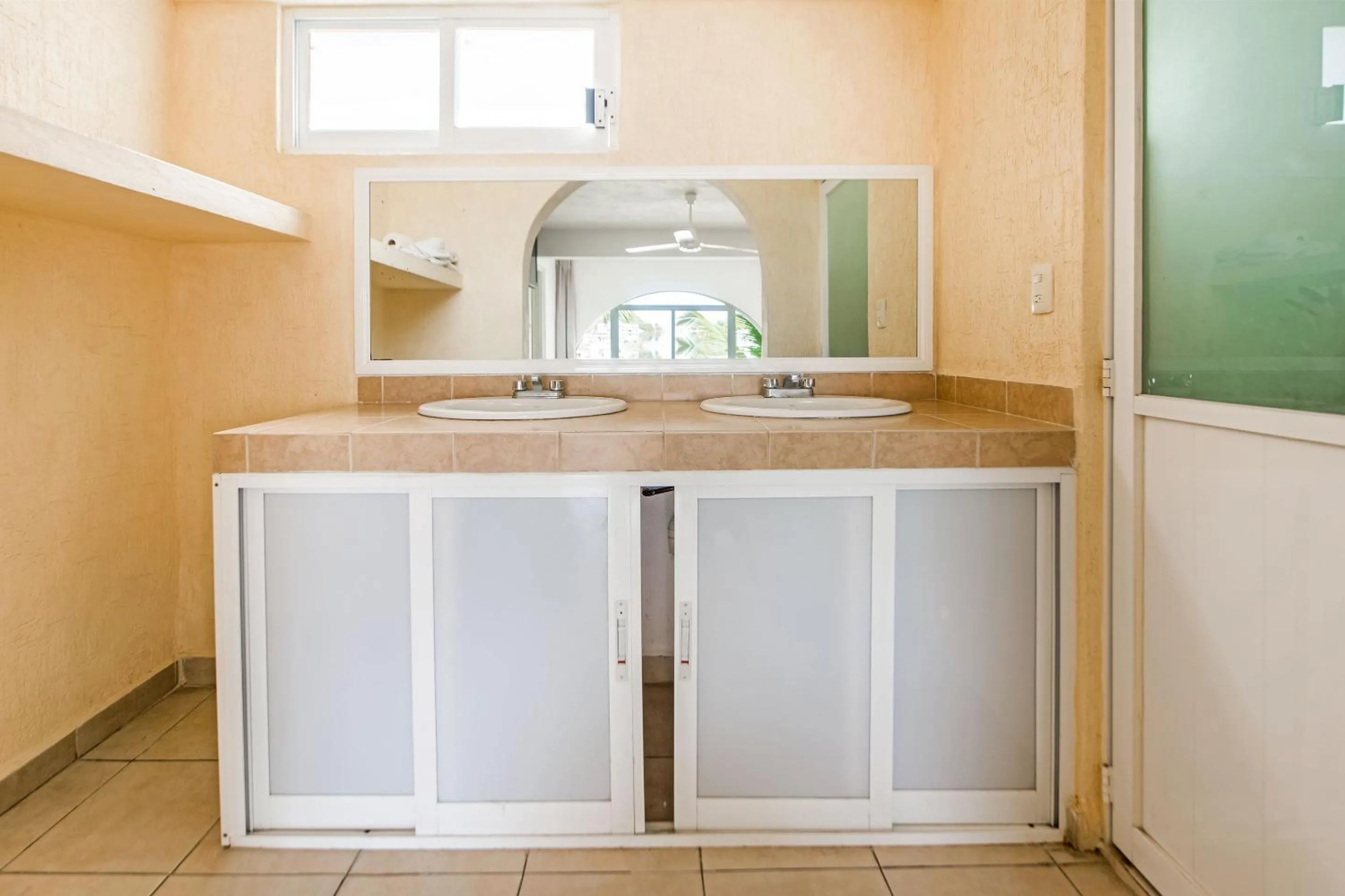 Bathroom in Capital O Hotel El Mejicano, Acapulco