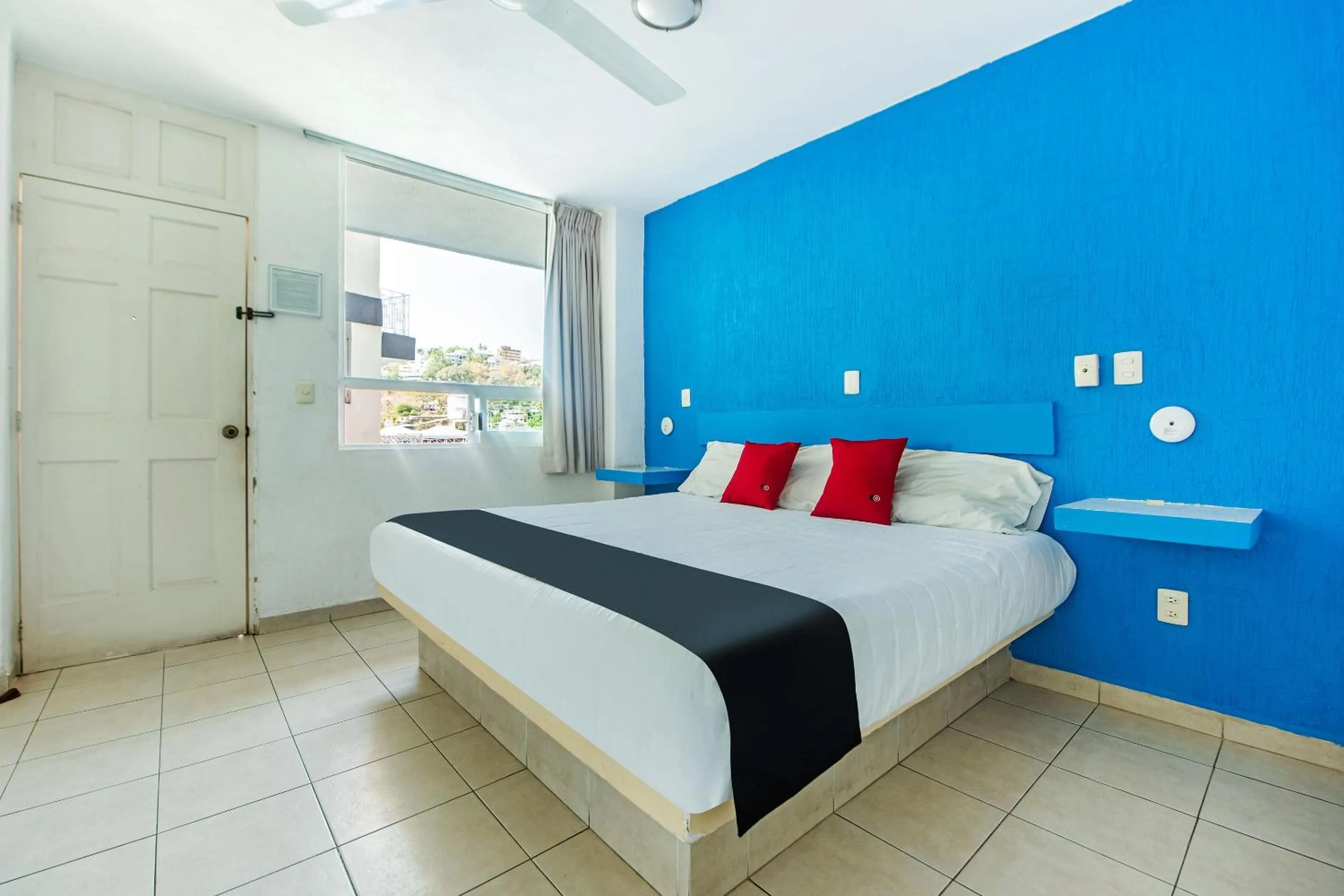 Bedroom, Bed in Capital O Hotel El Mejicano, Acapulco