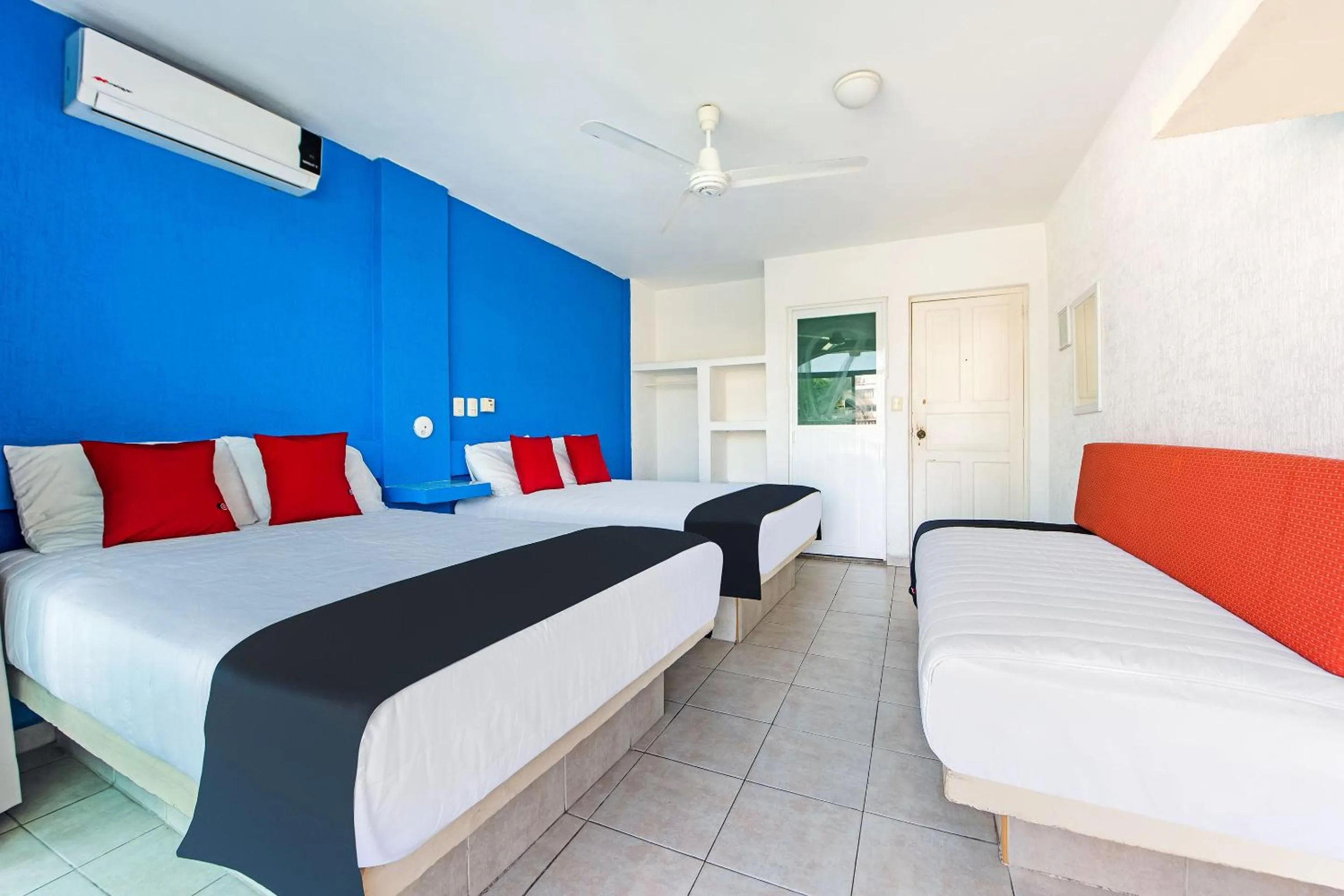 Bedroom, Bed in Capital O Hotel El Mejicano, Acapulco