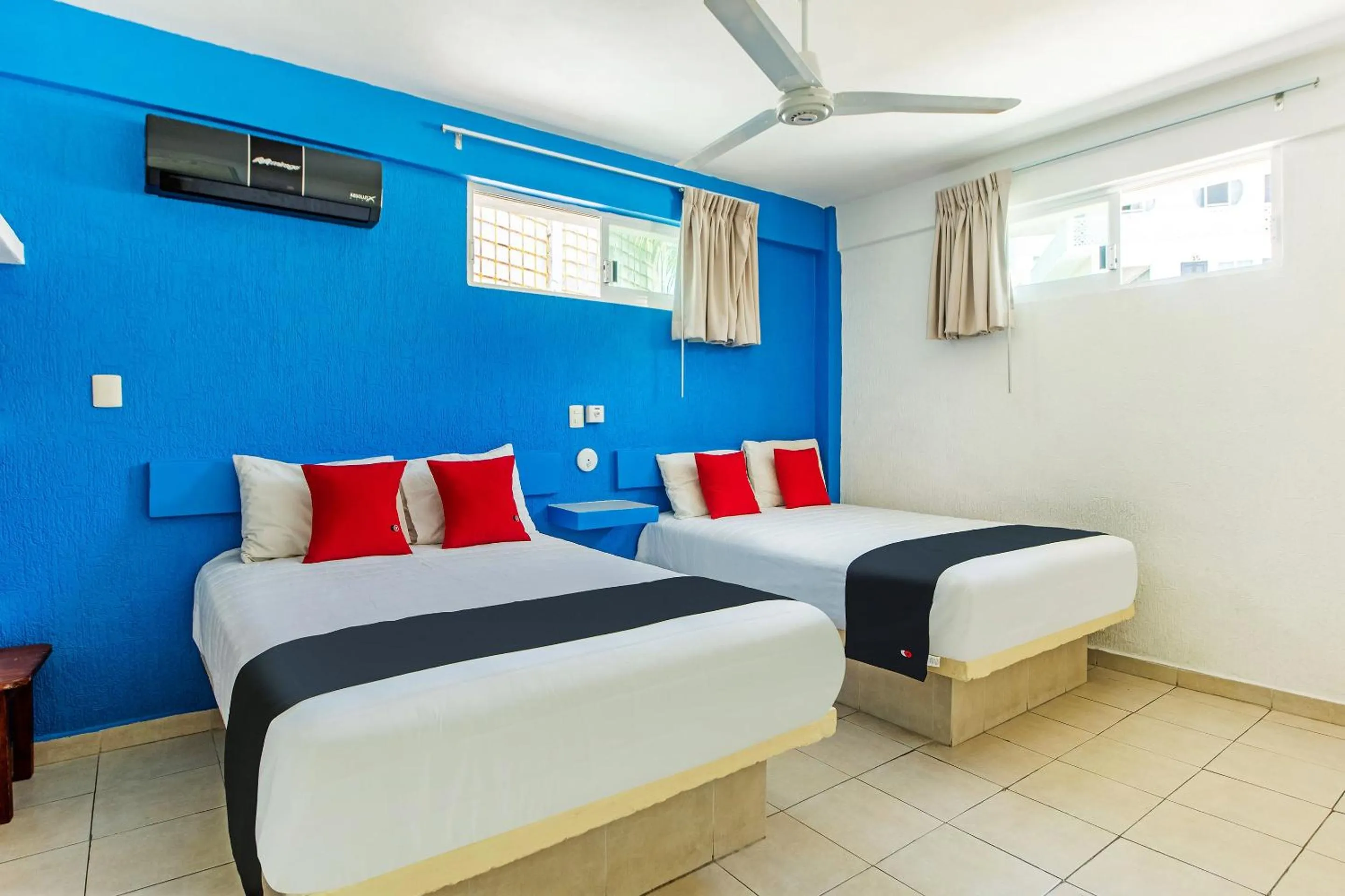 Bedroom, Bed in Capital O Hotel El Mejicano, Acapulco