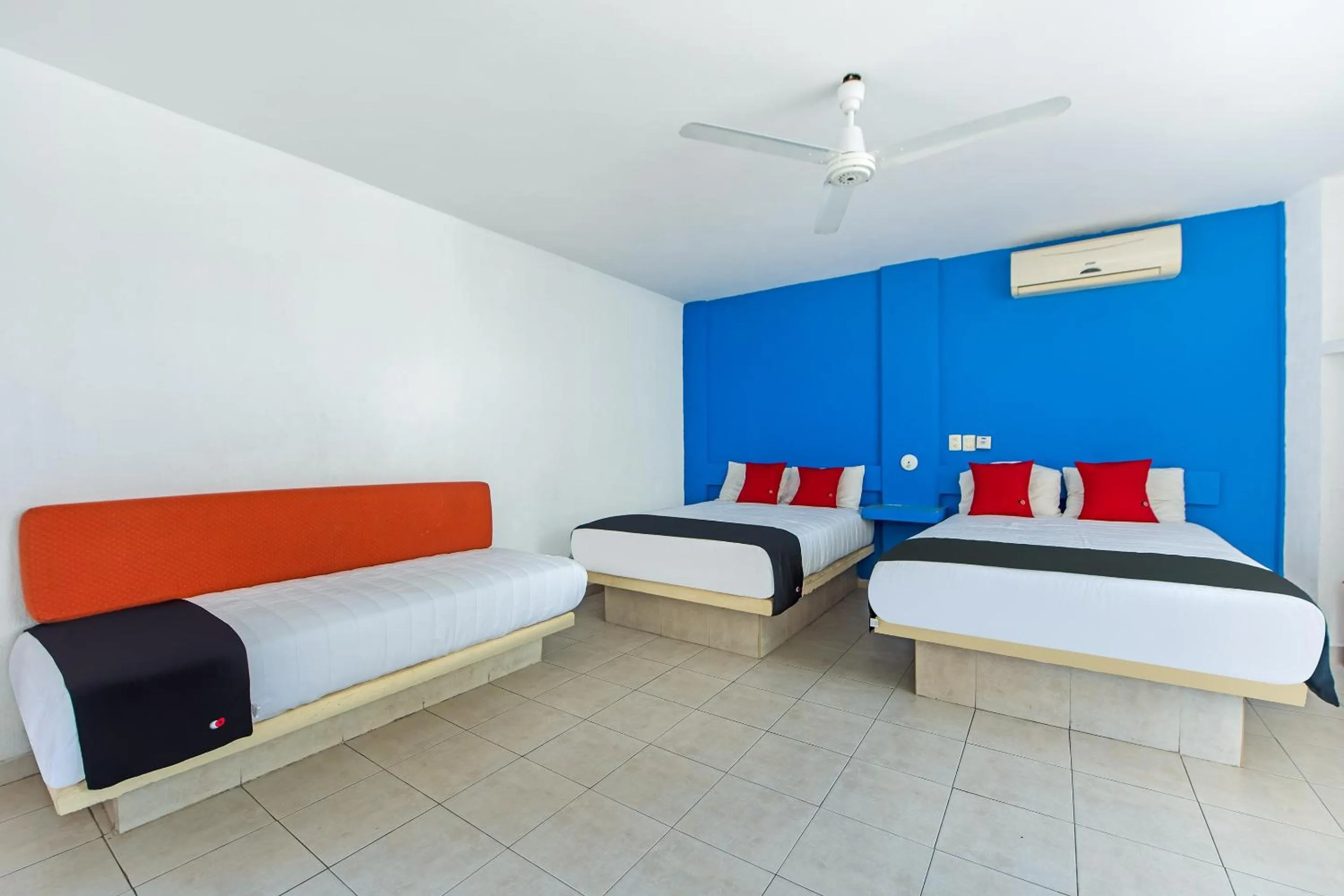 Bedroom, Bed in Capital O Hotel El Mejicano, Acapulco