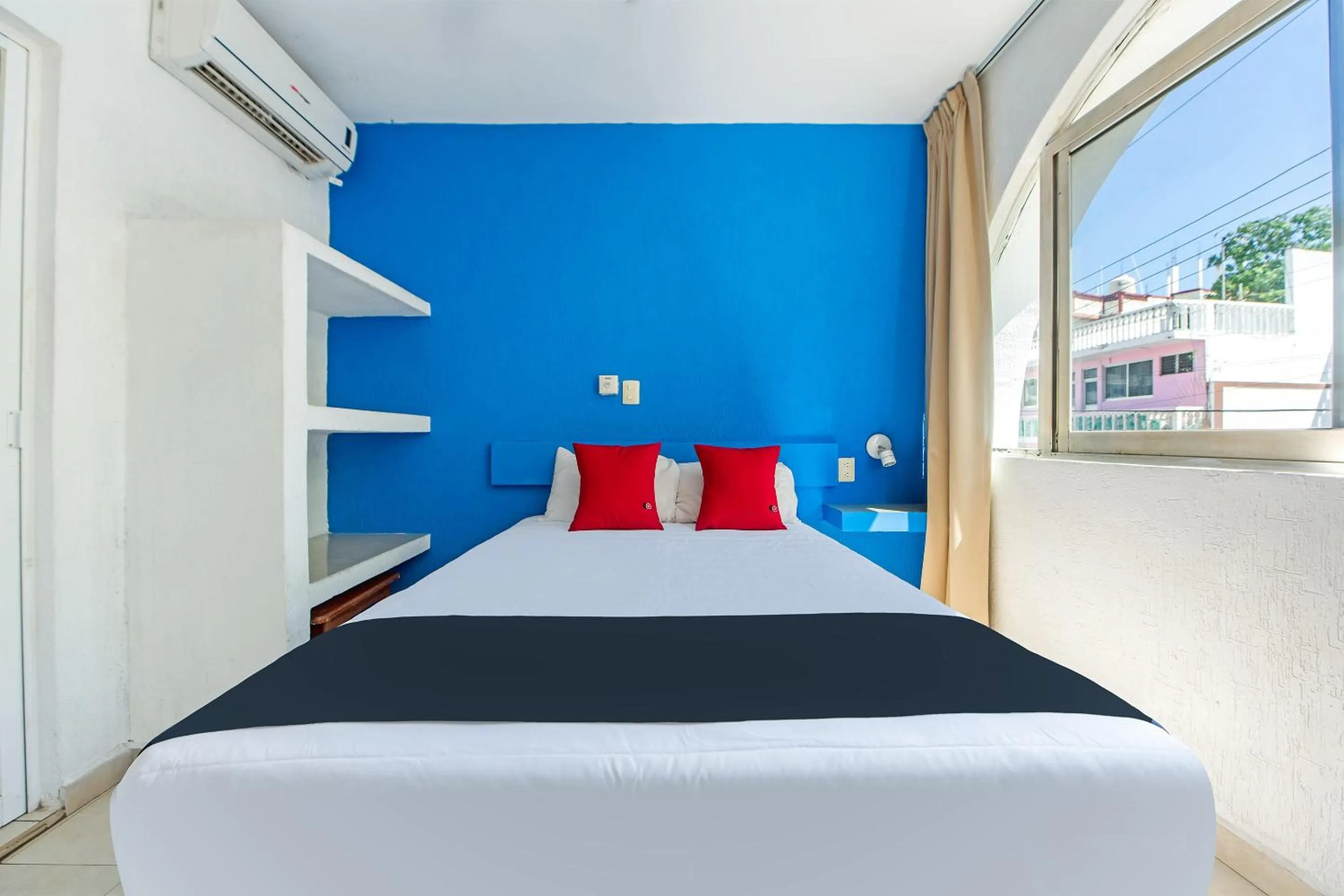 Bedroom, Bed in Capital O Hotel El Mejicano, Acapulco