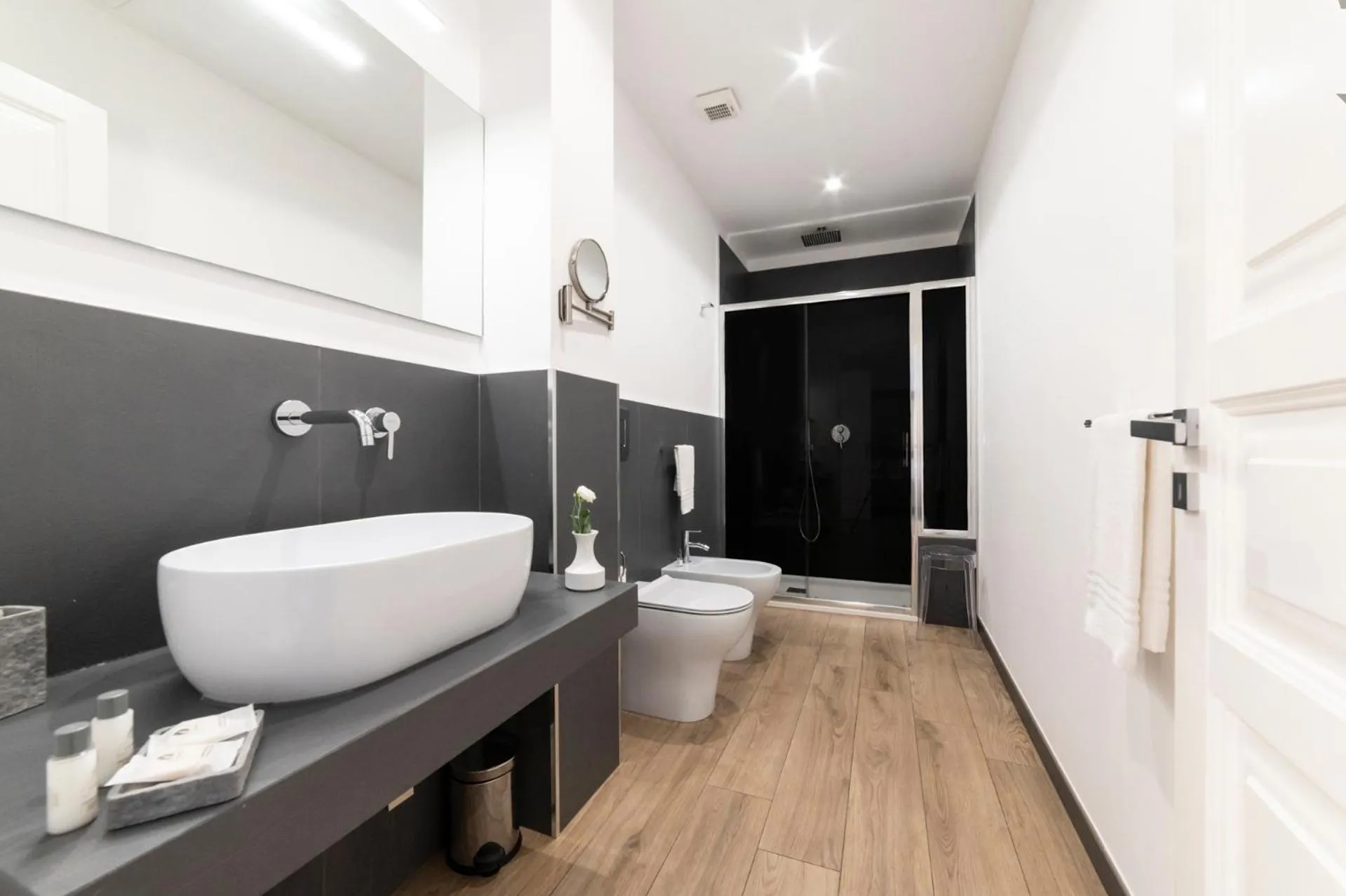 Toilet in B&B Ruggero Settimo - Room & Suite