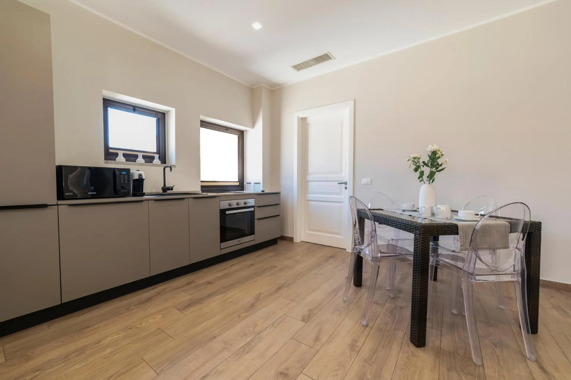 Kitchen or kitchenette in B&B Ruggero Settimo - Room & Suite