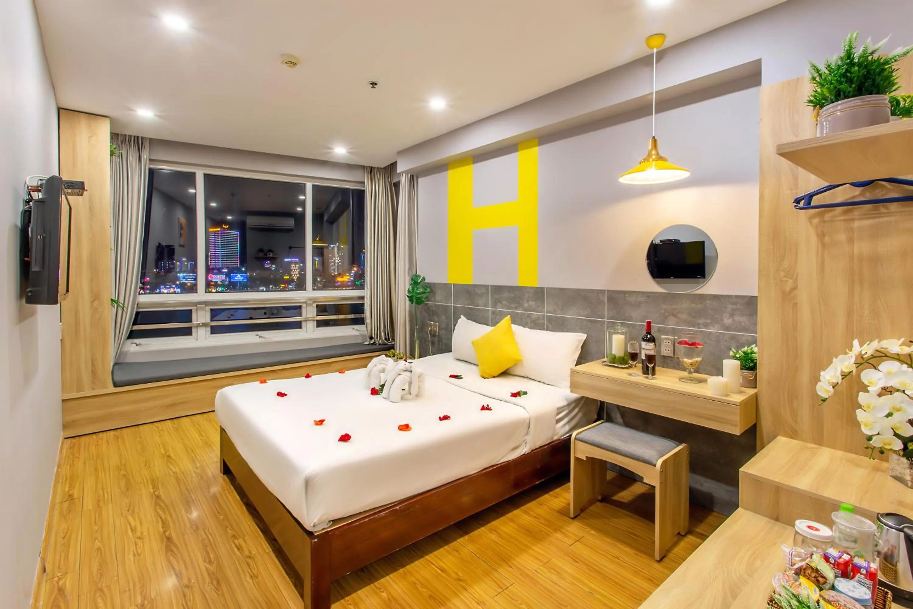 Bed in Happy Day Riverside Hotel & Spa Danang