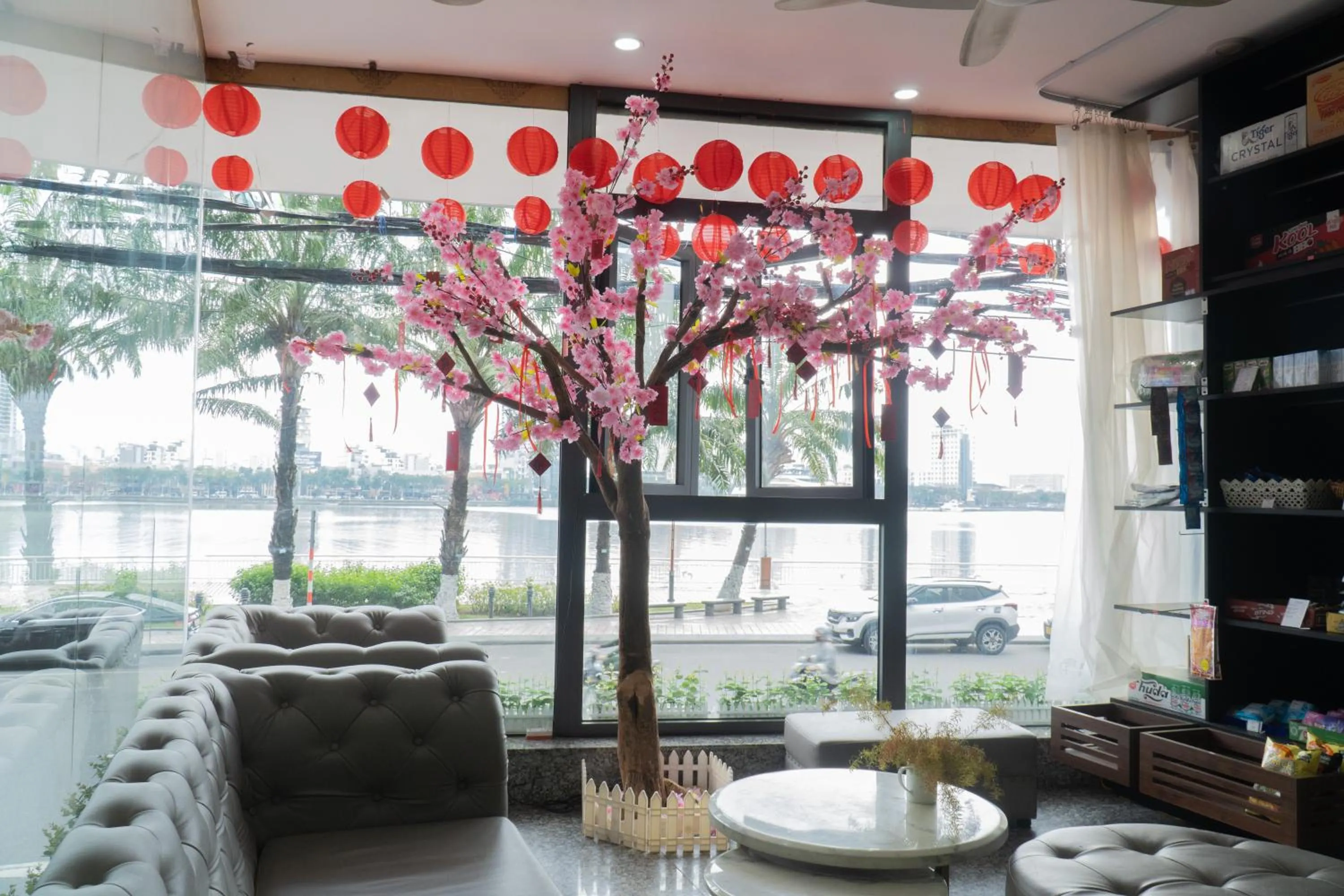 Communal lounge/ TV room in Happy Day Riverside Hotel & Spa Danang