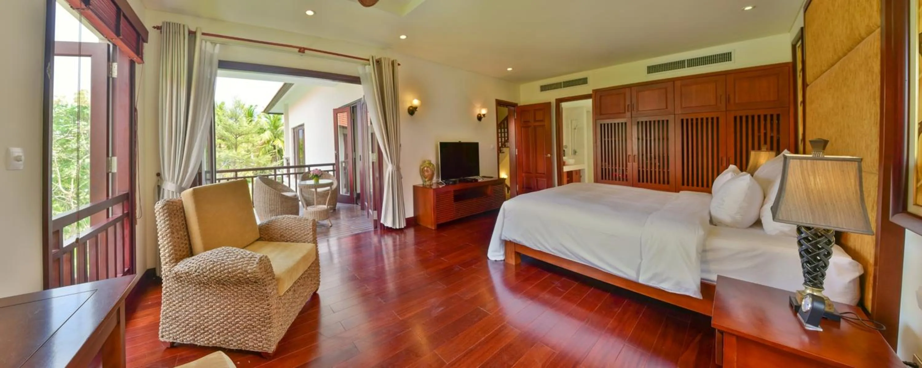 Bed in Furama Villas Danang