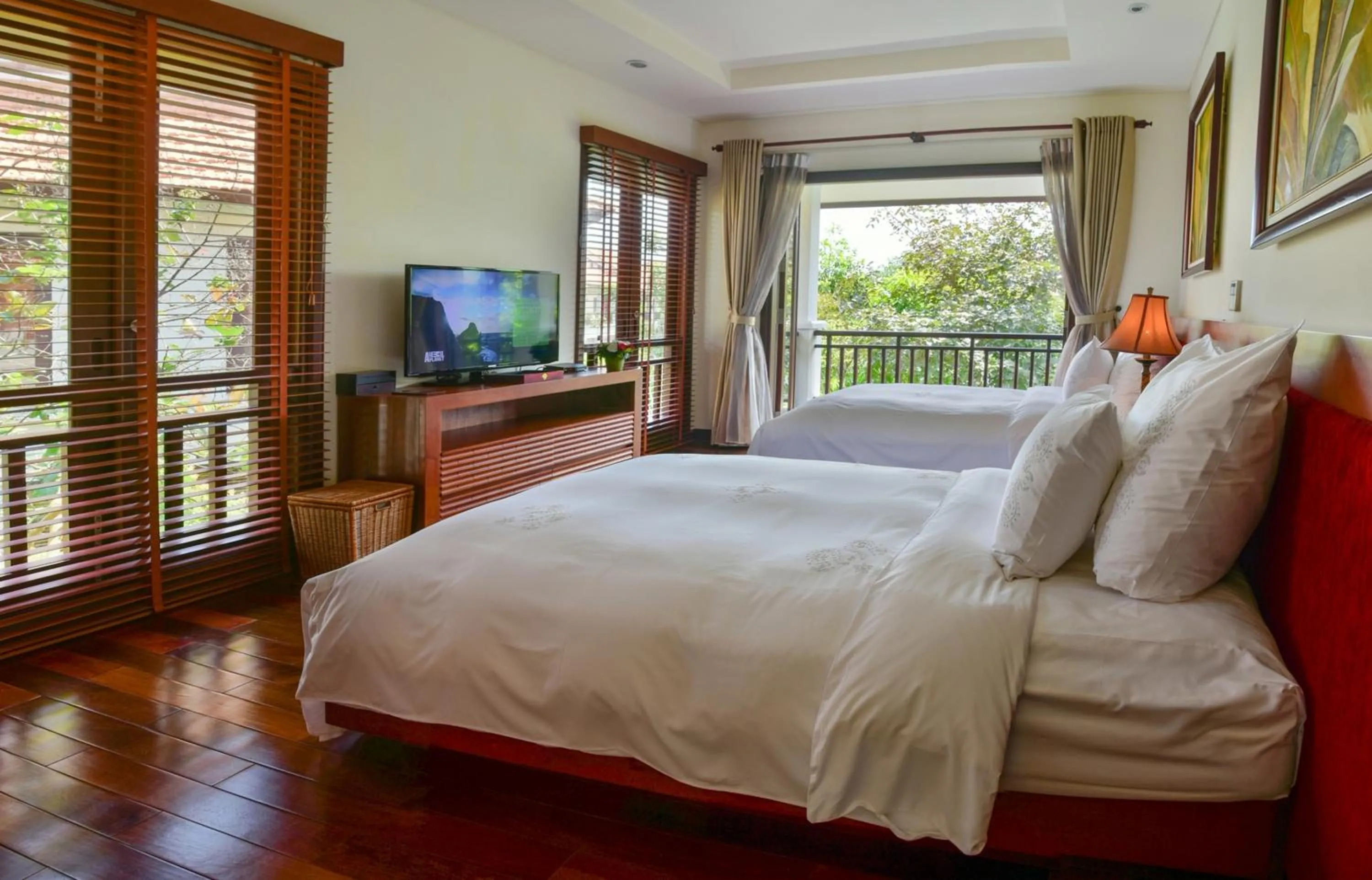 TV and multimedia, Bed in Furama Villas Danang