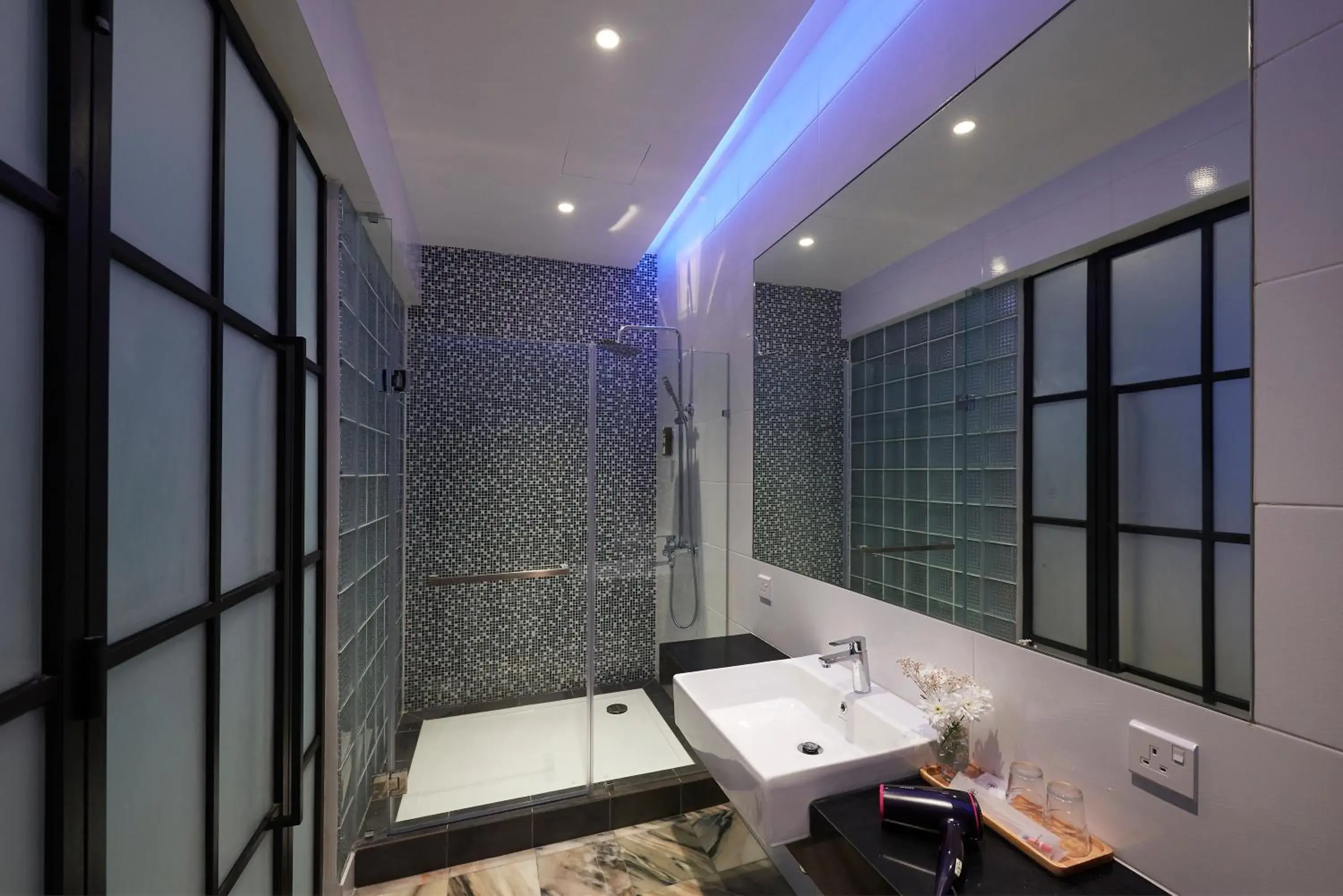 Heritage Suite in Macalister Terraces Hotel Heritage Suite in Macalister Terraces Hotel