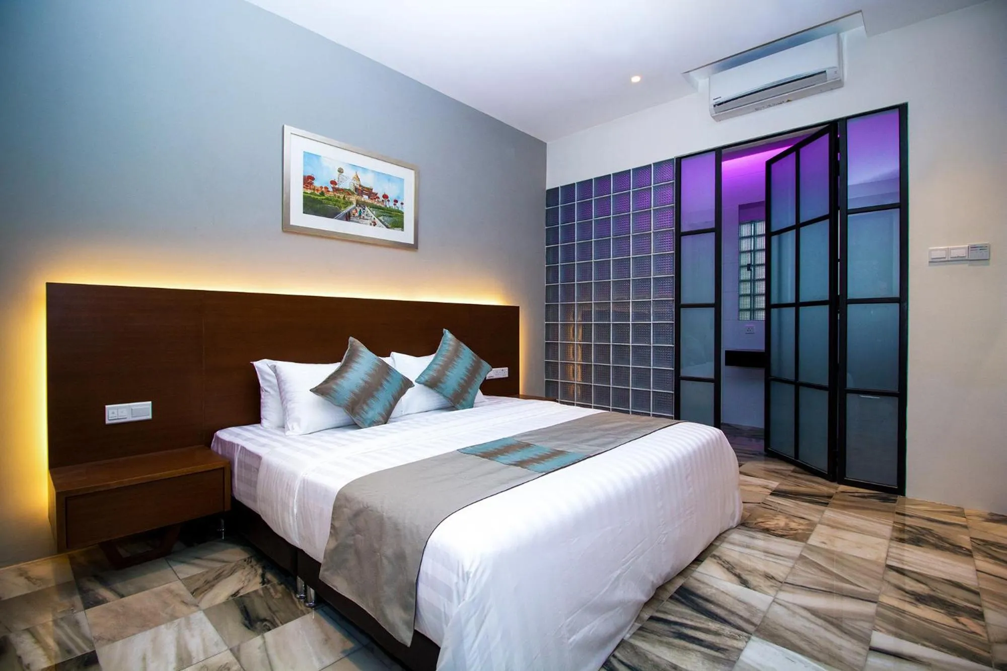 Bed in Macalister Terraces Hotel