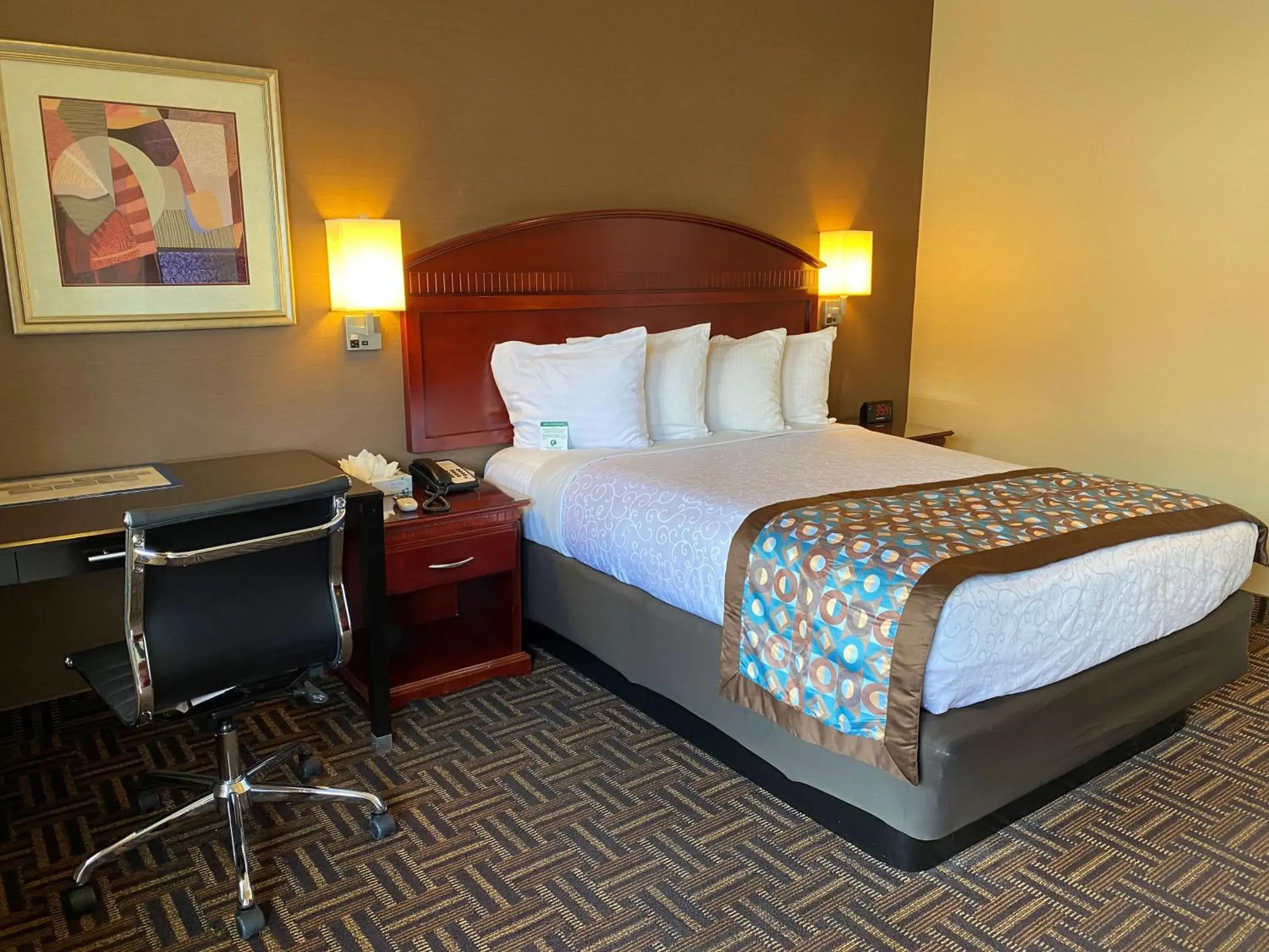 Queen Room with Roll-In Shower - Disability Access in Best Western Pasadena Inn Queen Room with Roll-In Shower - Disability Access in Best Western Pasadena Inn