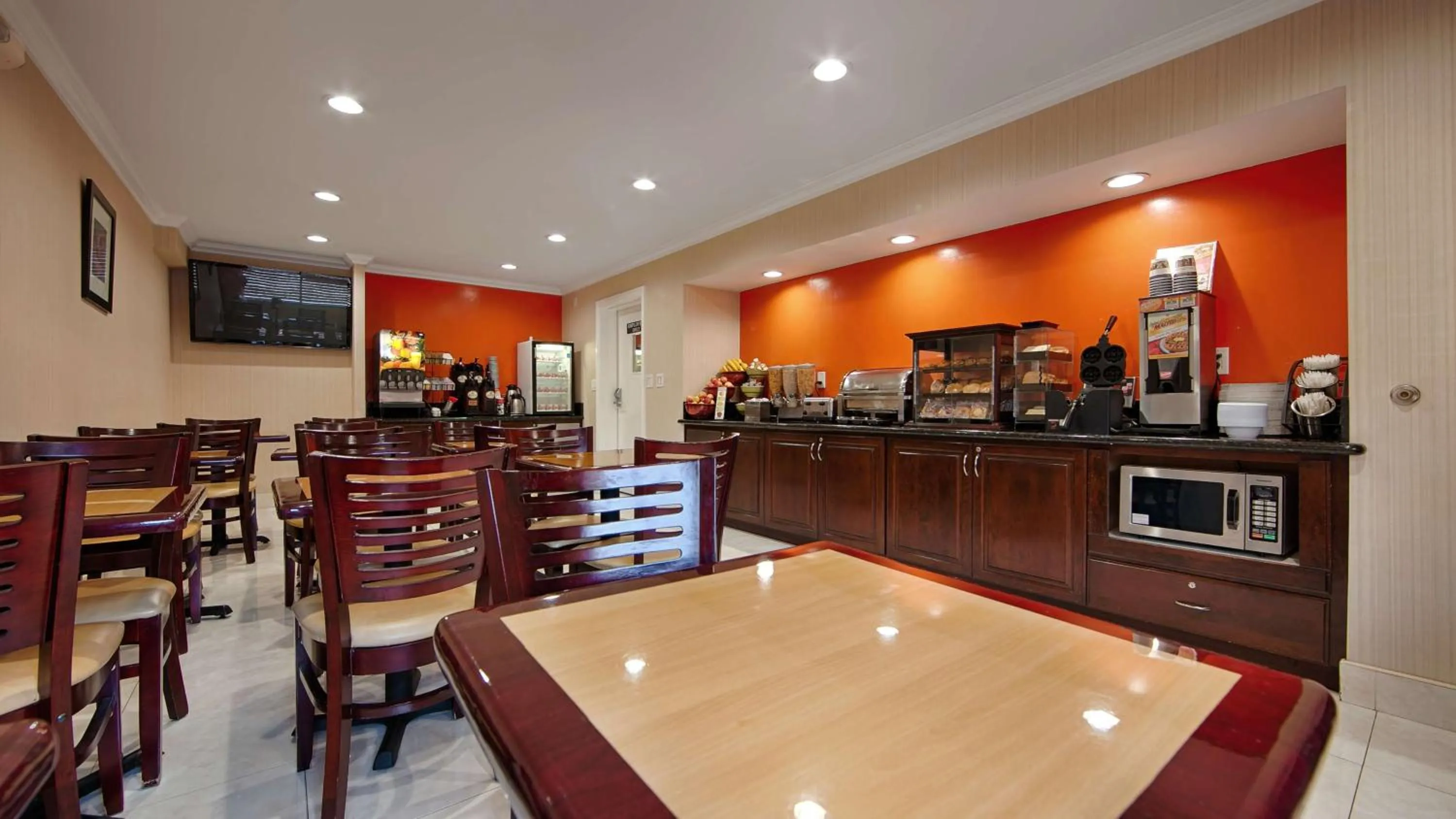 Breakfast in Best Western Pasadena Inn