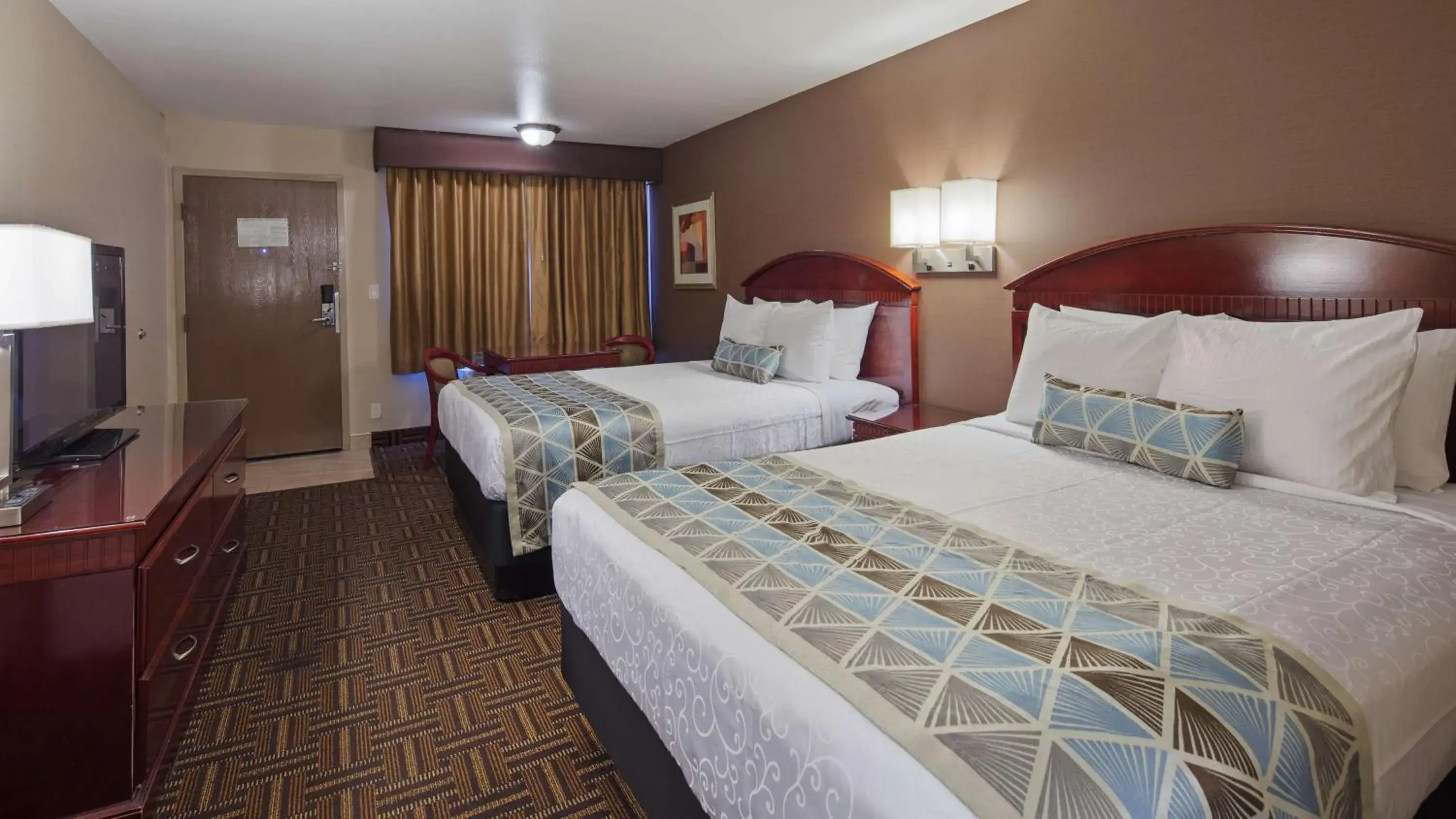 Double Room with Two Double Beds - Mobility Accessible/Non-Smoking in Best Western Pasadena Inn Double Room with Two Double Beds - Mobility Accessible/Non-Smoking in Best Western Pasadena Inn