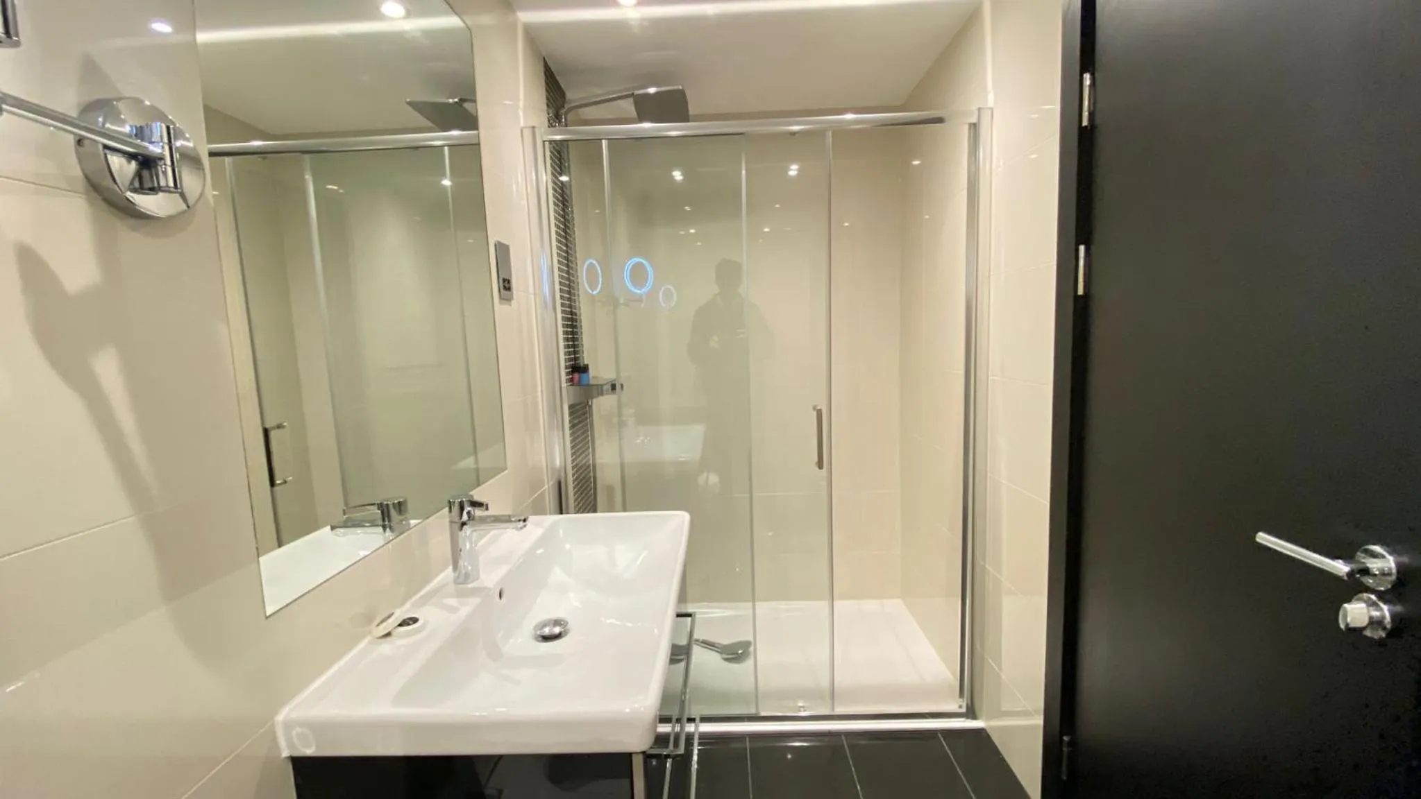 Shower in Hatton Garden Hotel