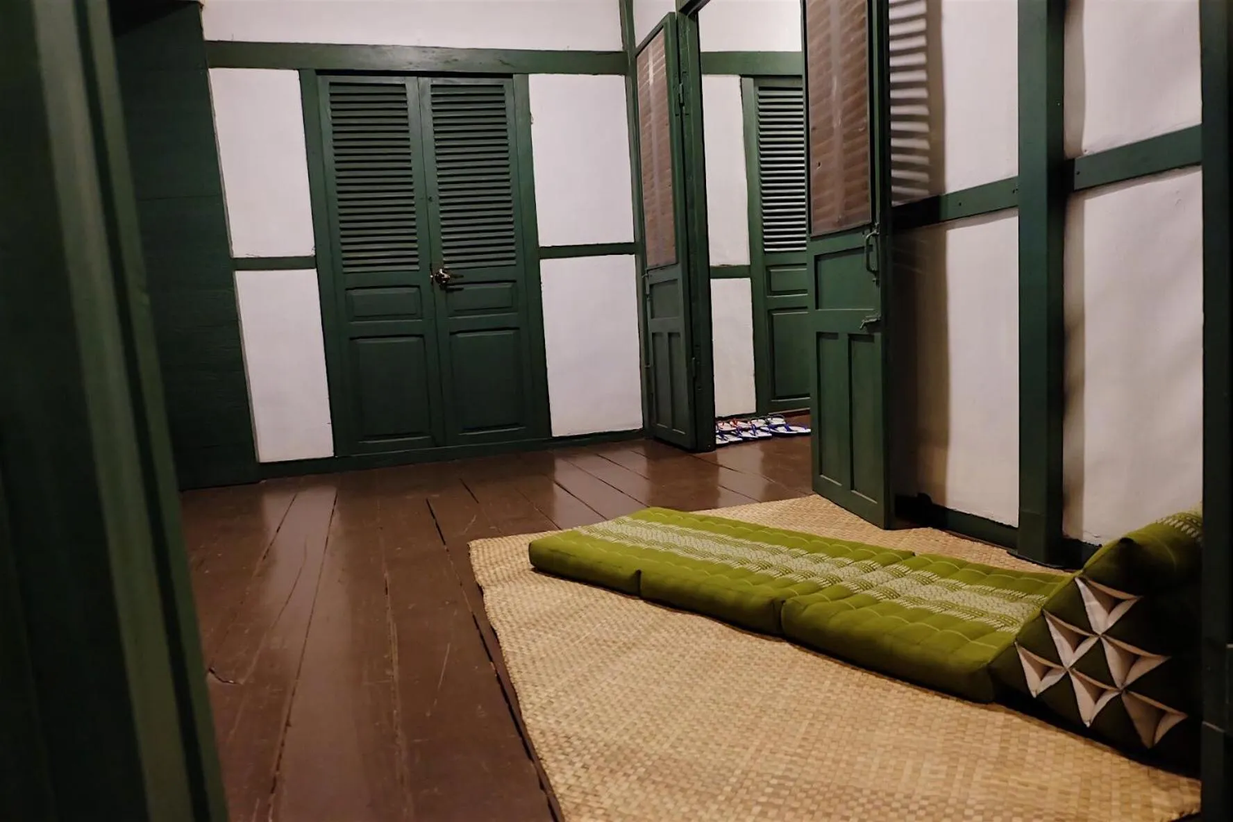 Balcony/Terrace, Bed in Barn Laos Hostel