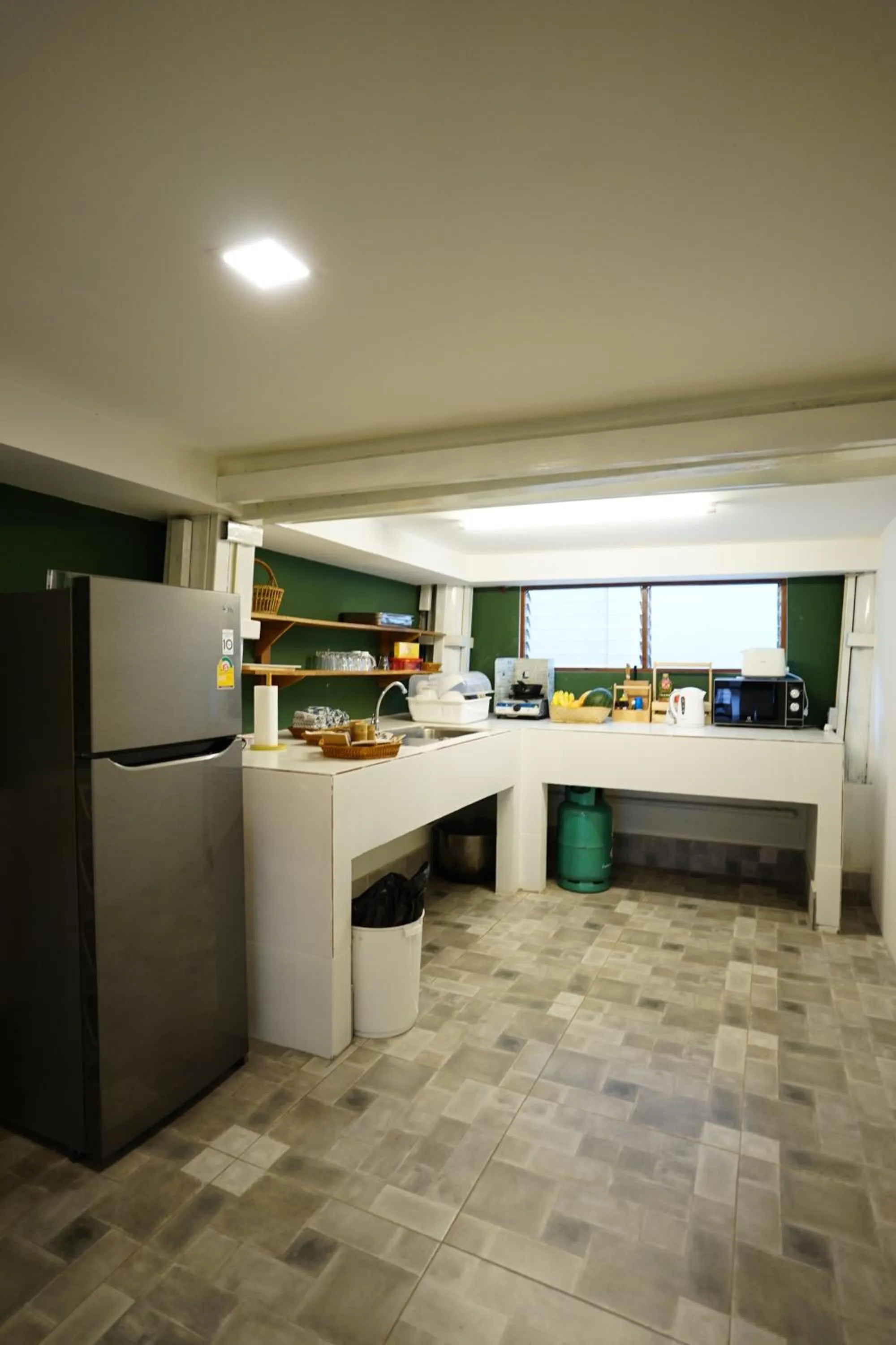 Kitchen or kitchenette in Barn Laos Hostel