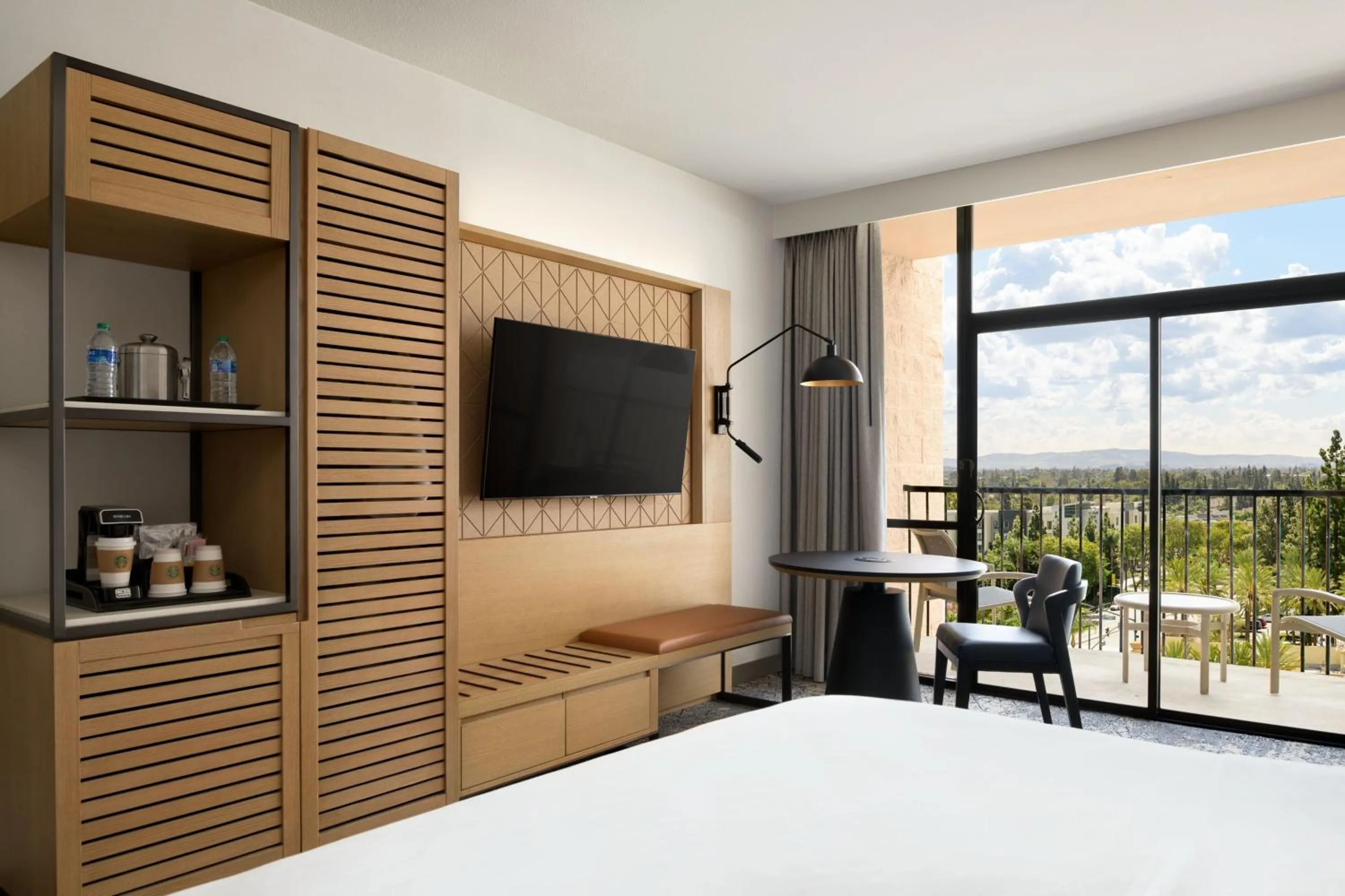 Photo of the whole room, Bed in Sheraton Park Hotel at the Anaheim Resort