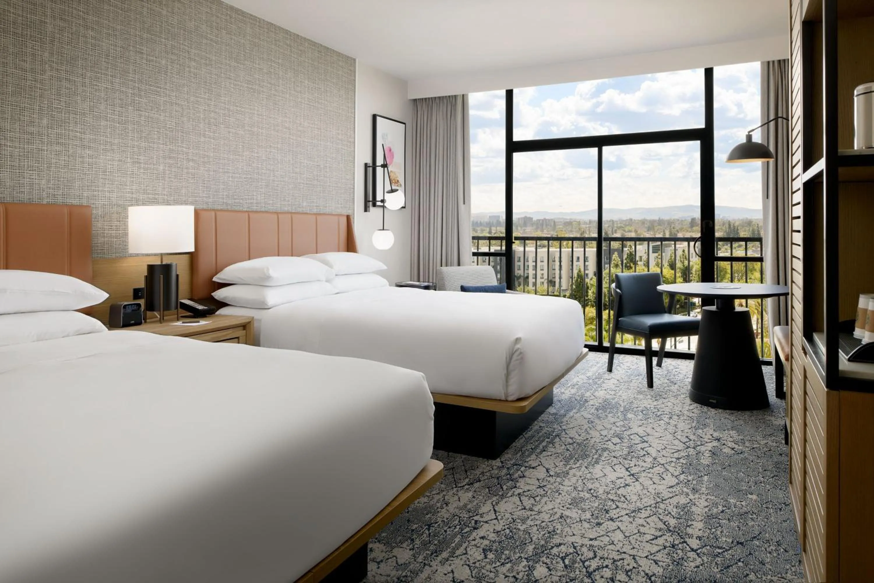 Photo of the whole room, Bed in Sheraton Park Hotel at the Anaheim Resort