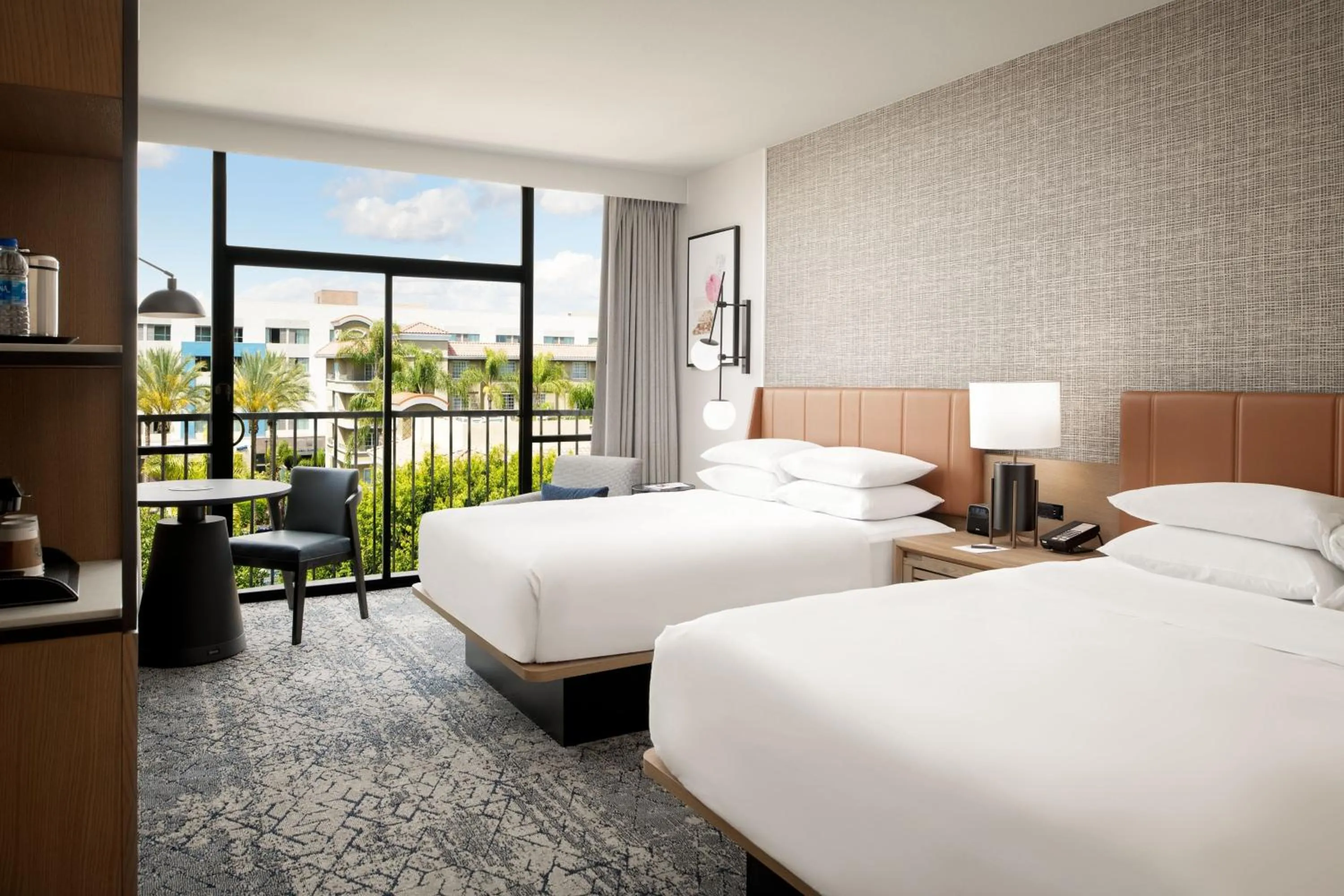 Photo of the whole room, Bed in Sheraton Park Hotel at the Anaheim Resort