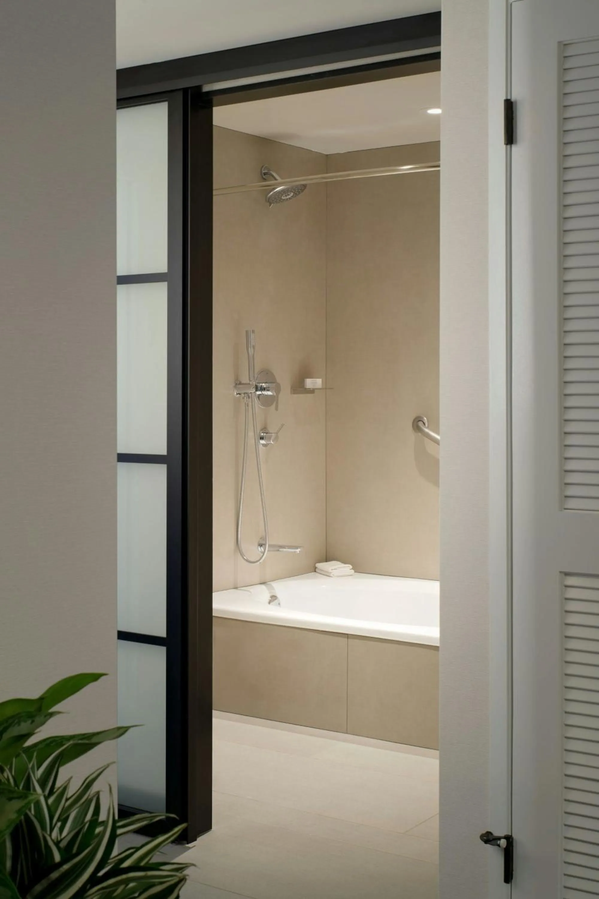 Bathroom in Sheraton Park Hotel at the Anaheim Resort