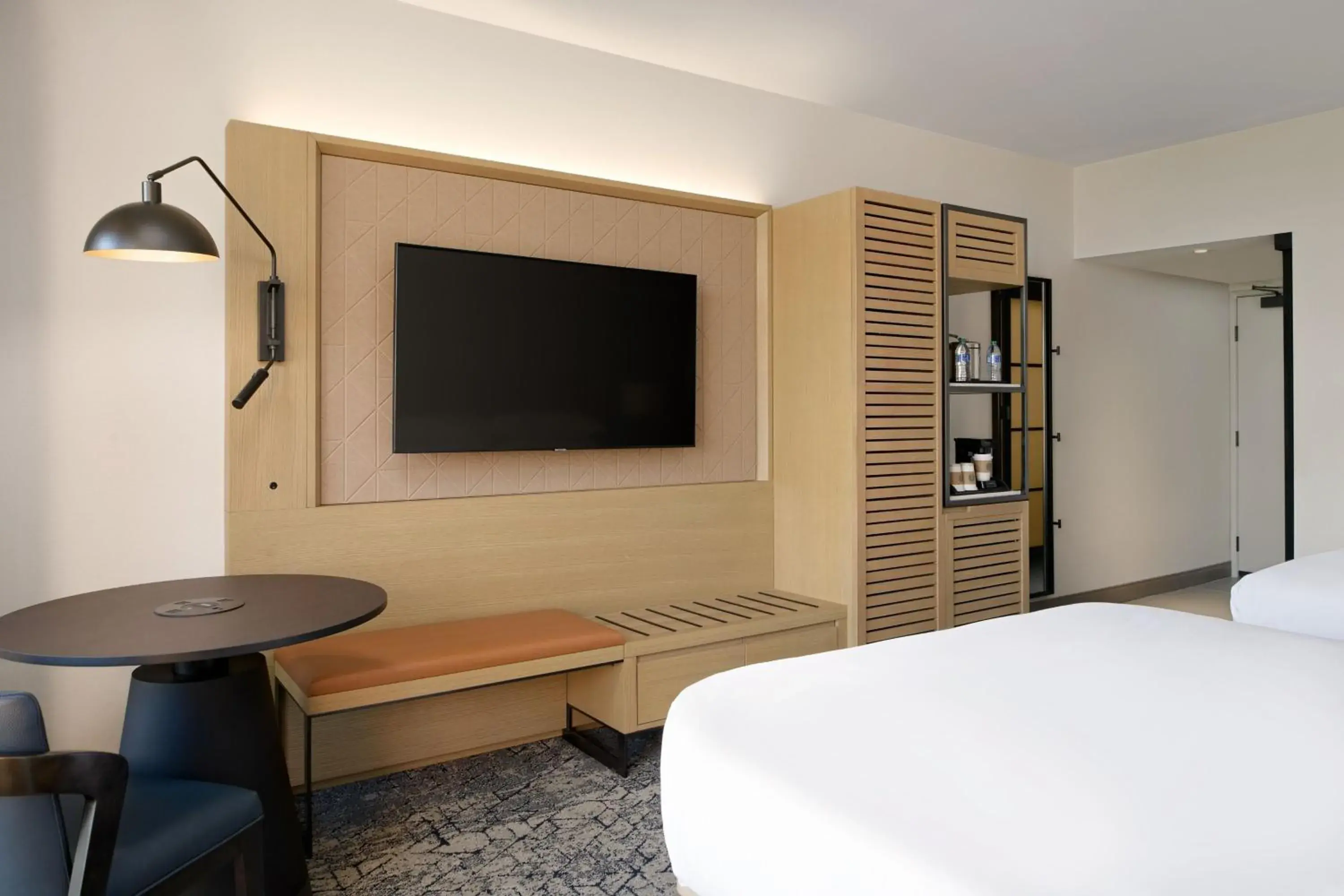 Traditional Queen Room with Two Queen Beds and Adapted Tub - Mobility Accessible in Sheraton Park Hotel at the Anaheim Resort Traditional Queen Room with Two Queen Beds and Adapted Tub - Mobility Accessible in Sheraton Park Hotel at the Anaheim Resort