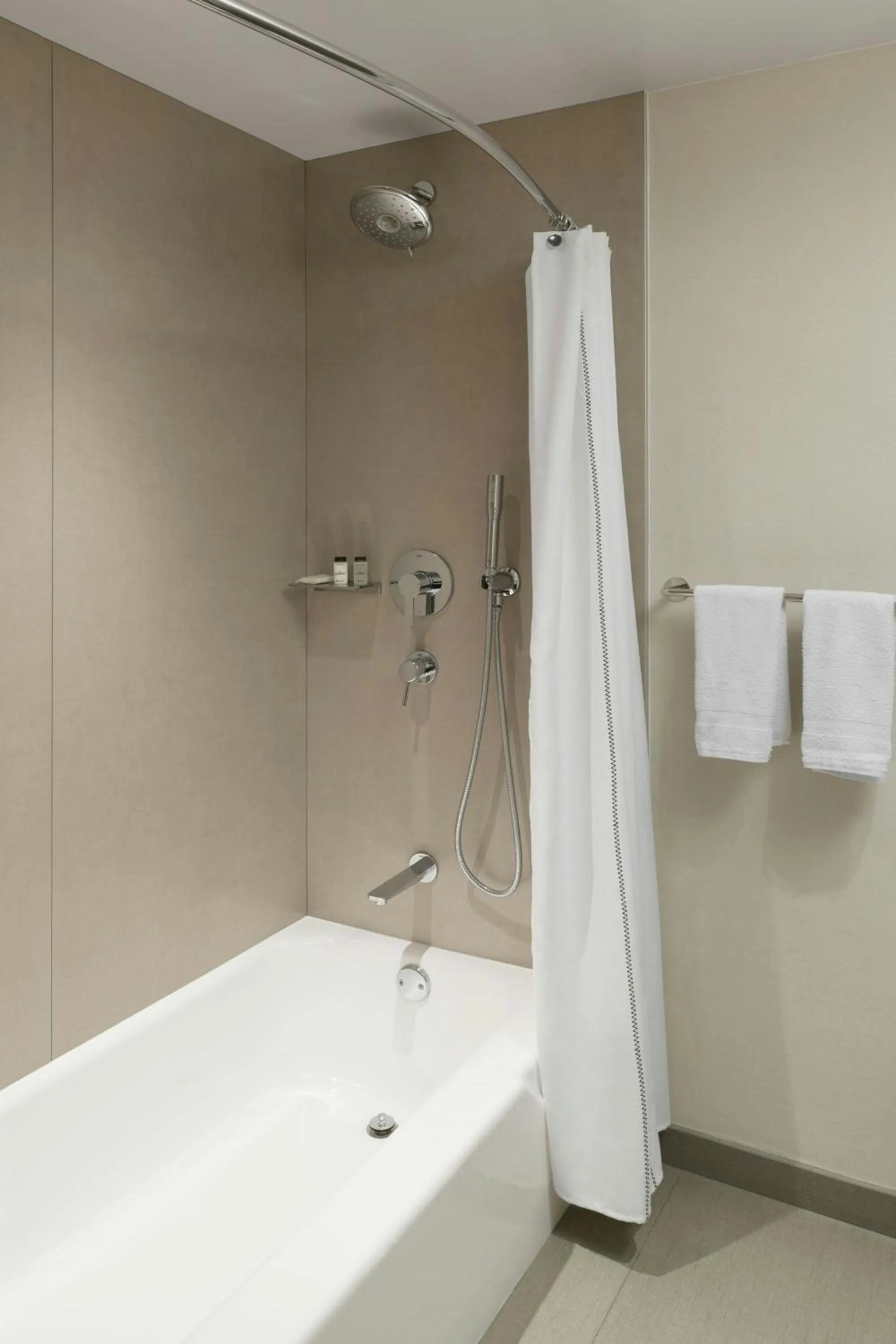 Bathroom in Sheraton Park Hotel at the Anaheim Resort