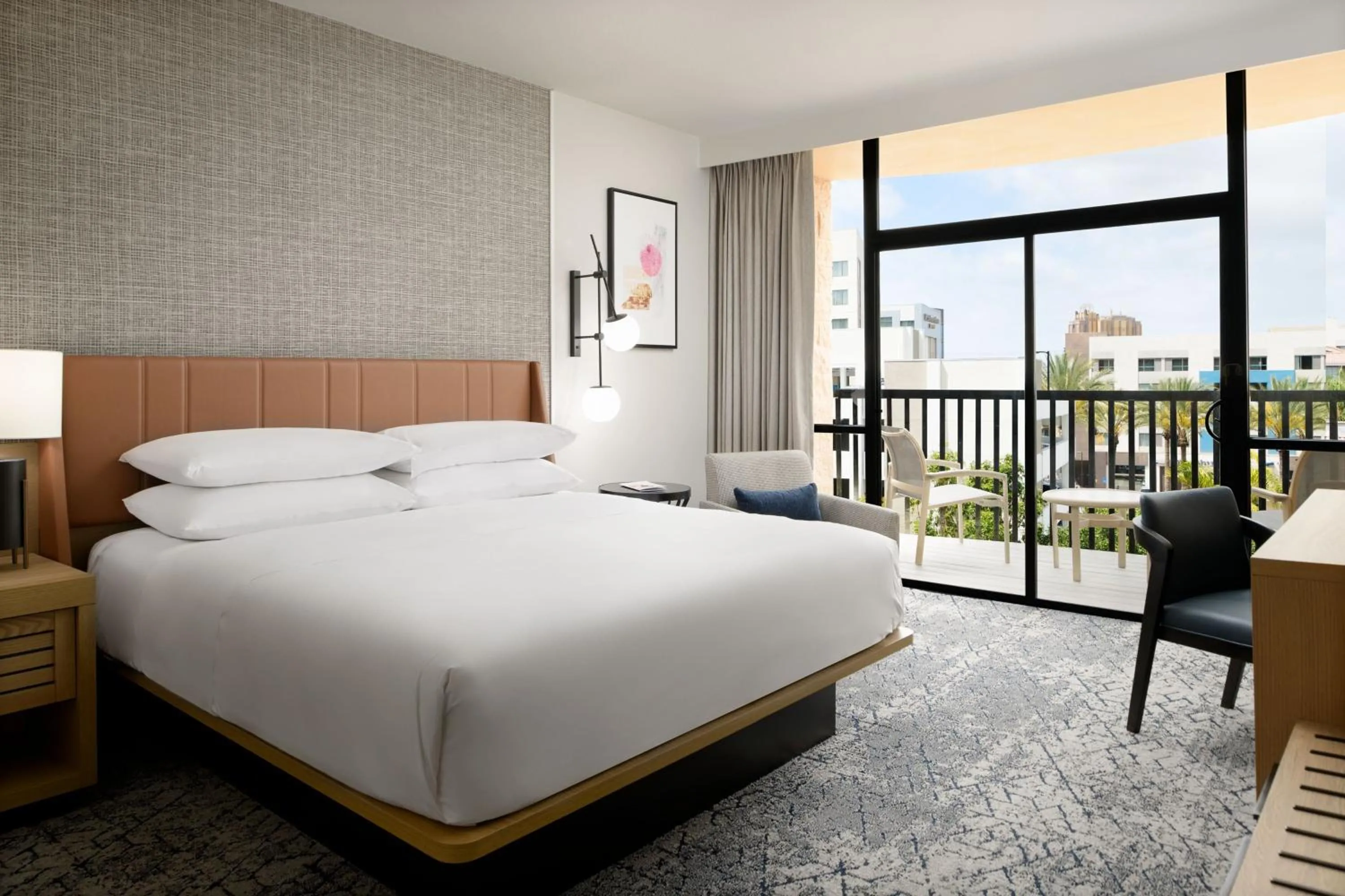 Photo of the whole room, Bed in Sheraton Park Hotel at the Anaheim Resort