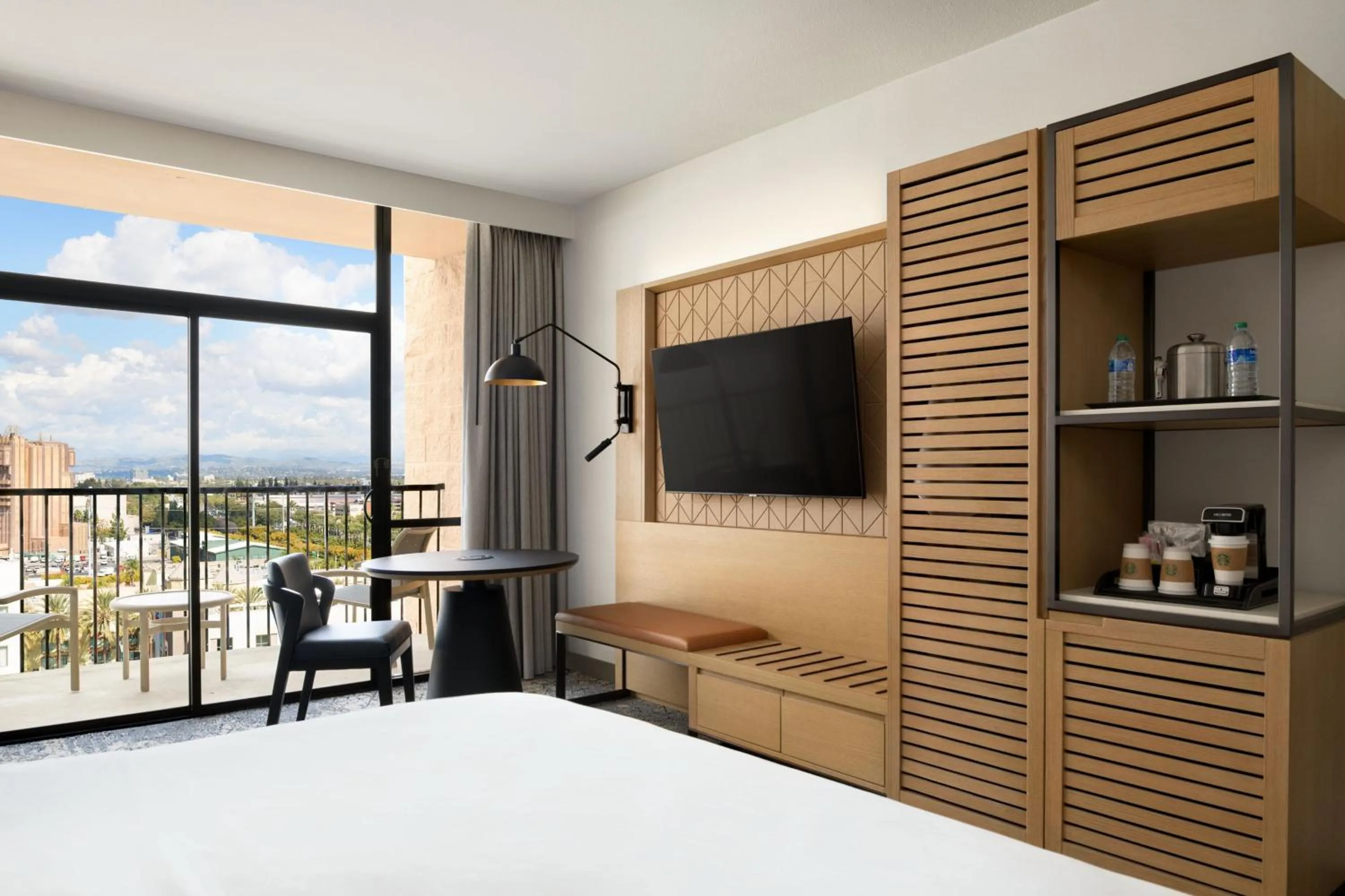 Photo of the whole room, Bed in Sheraton Park Hotel at the Anaheim Resort