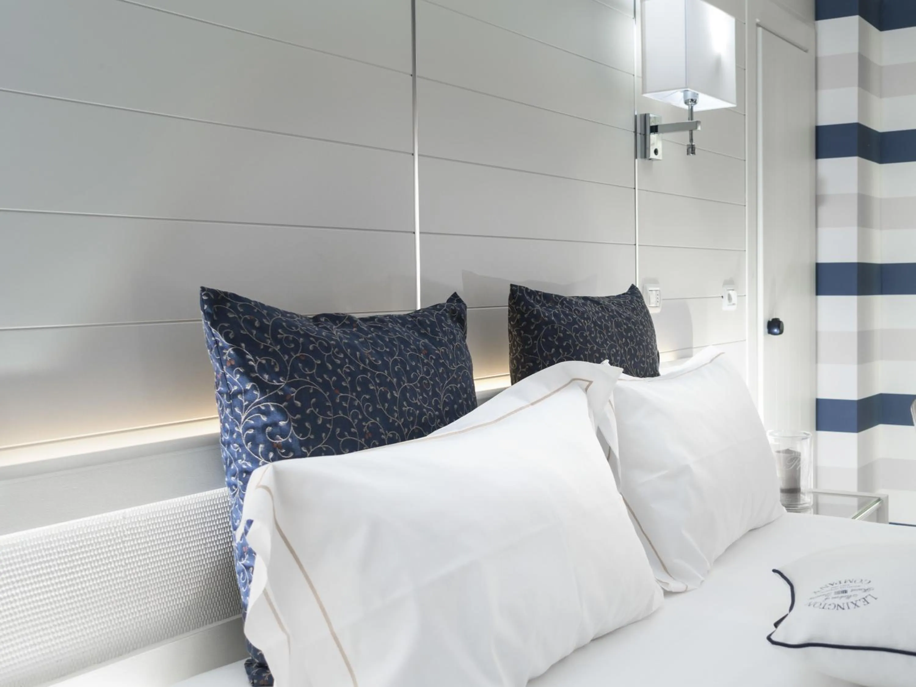 Decorative detail, Bed in Hotel Atlantic Riviera Mare