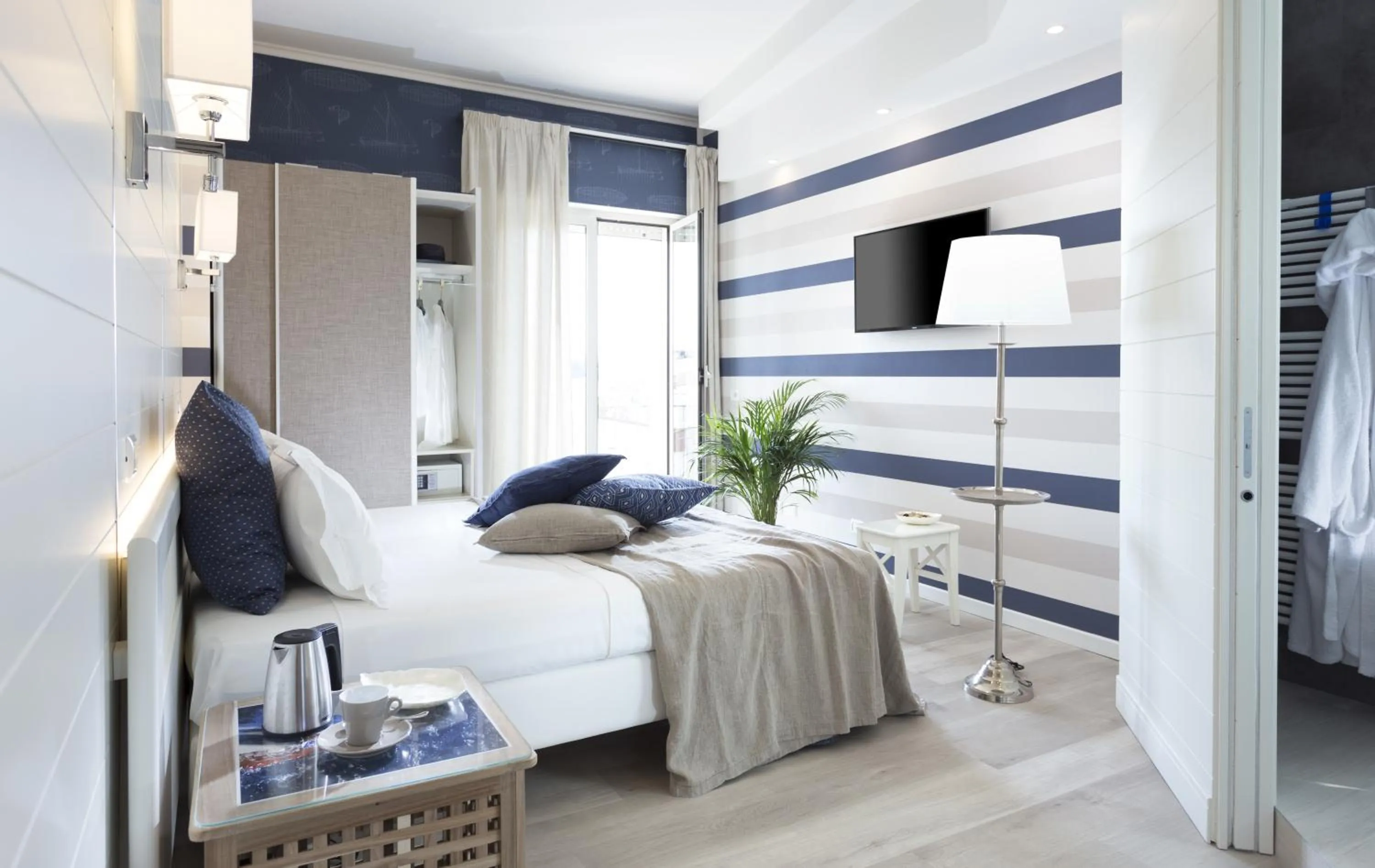 Balcony/Terrace, Bed in Hotel Atlantic Riviera Mare