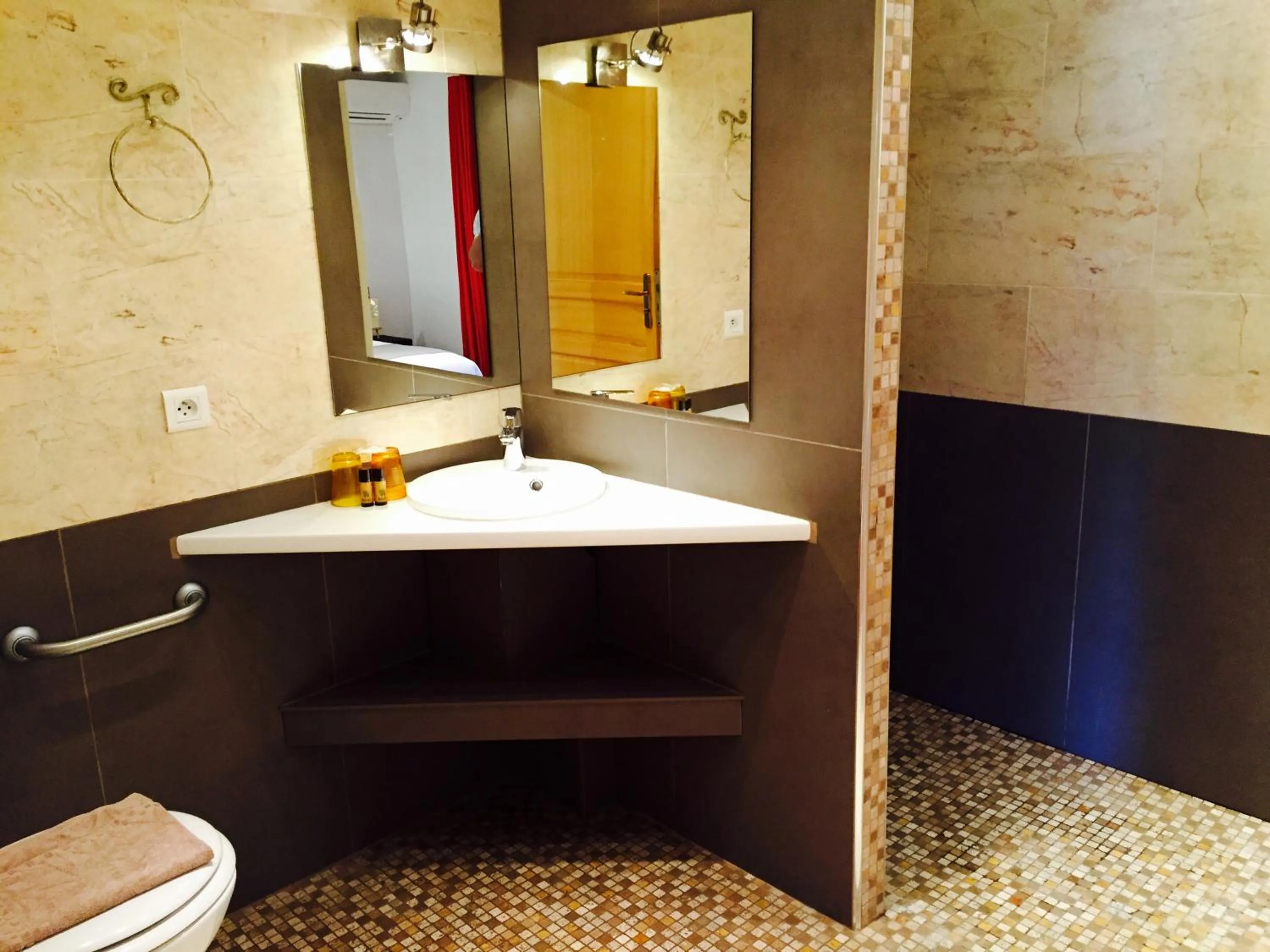 Bathroom in Hôtel Beau Soleil