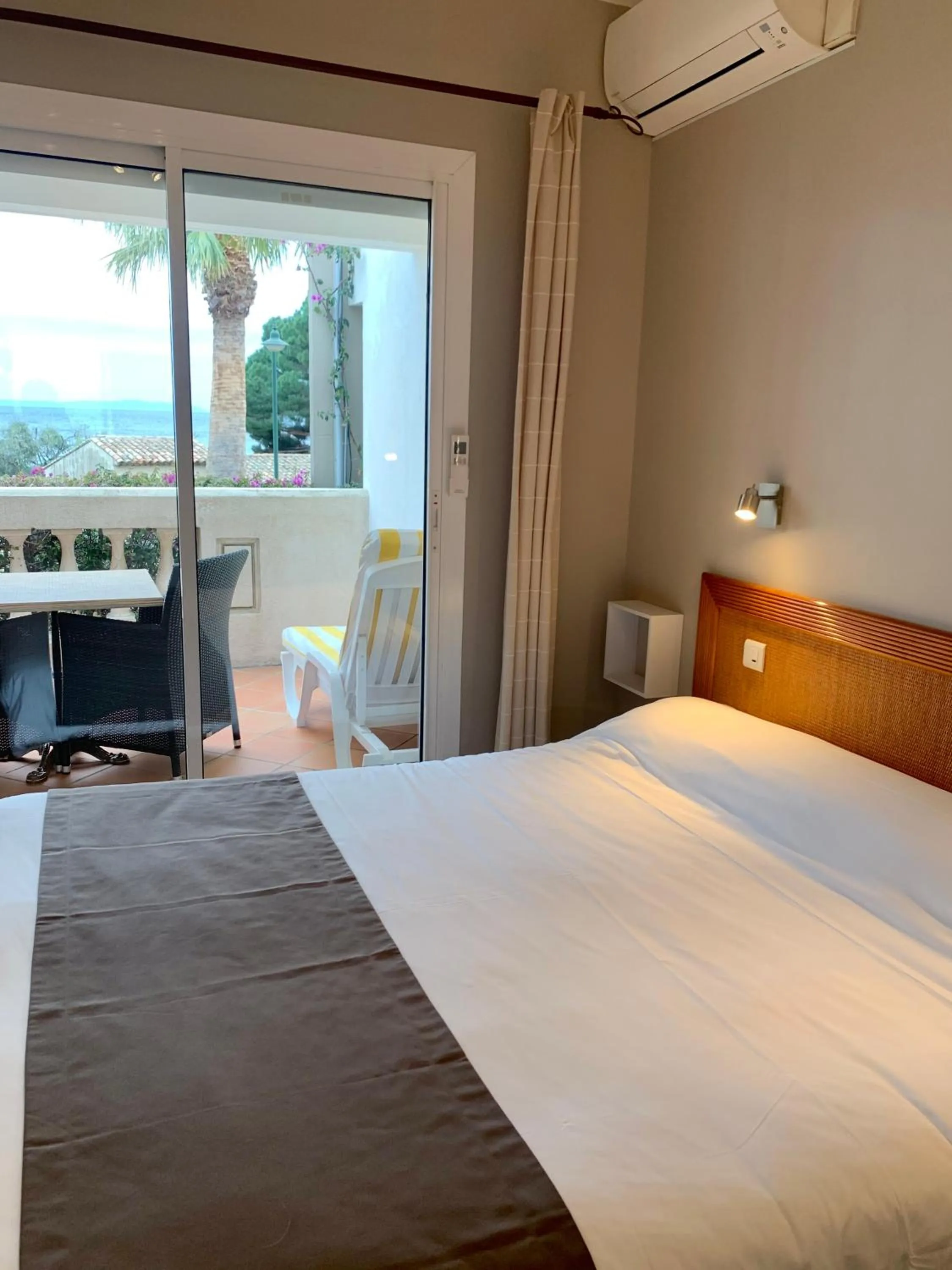 Bed in Hôtel Beau Soleil