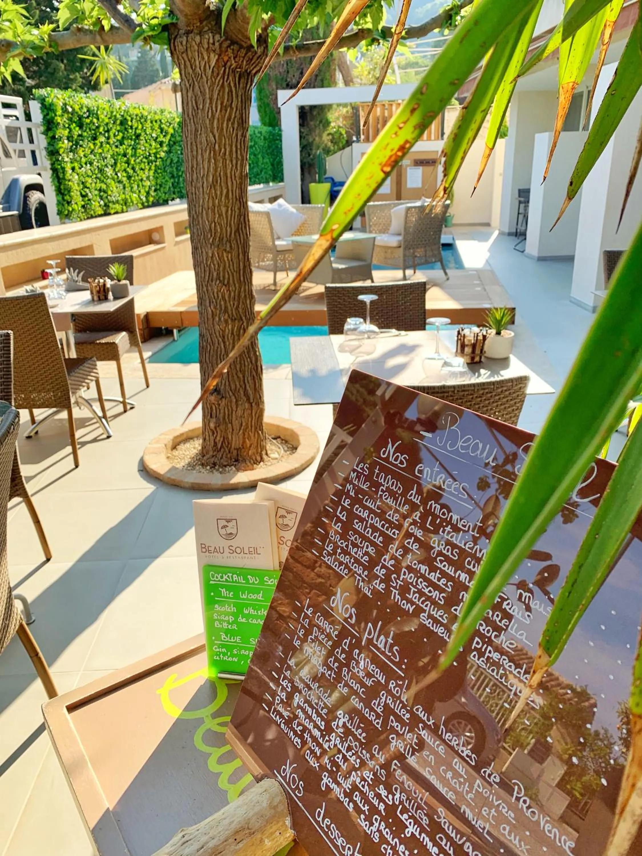 Patio in Hôtel Beau Soleil