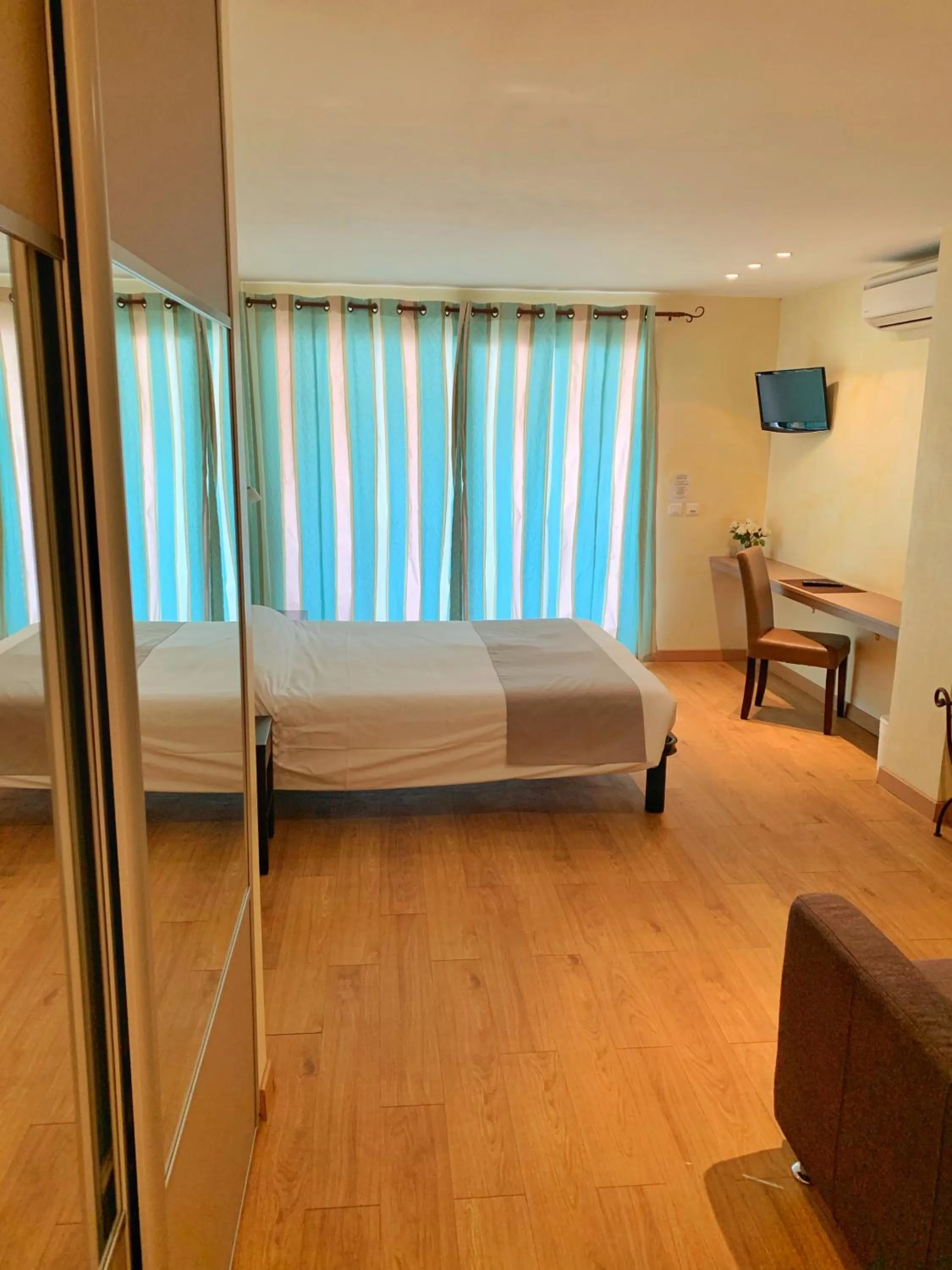 Photo of the whole room in Hôtel Beau Soleil