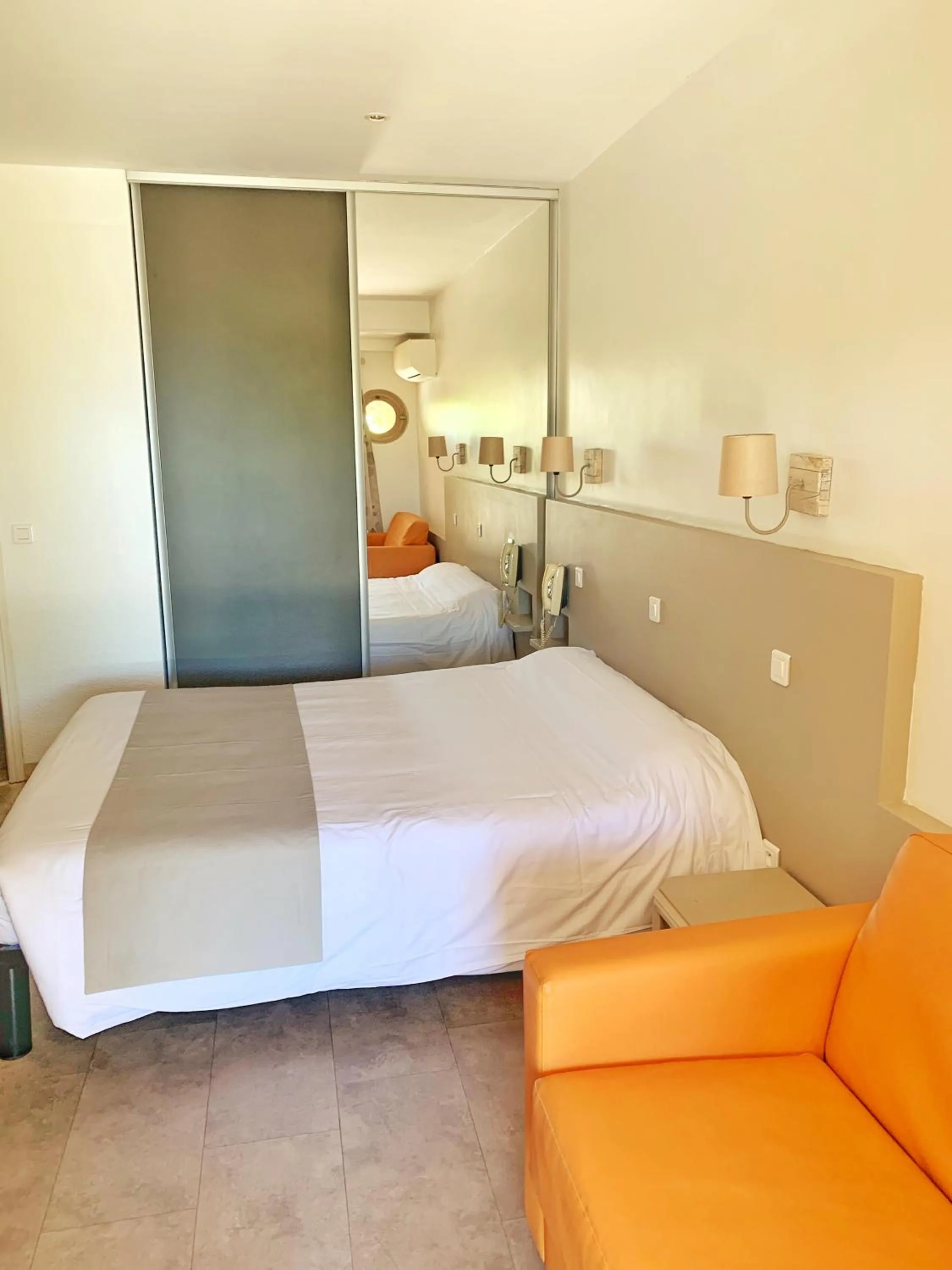 Bed in Hôtel Beau Soleil