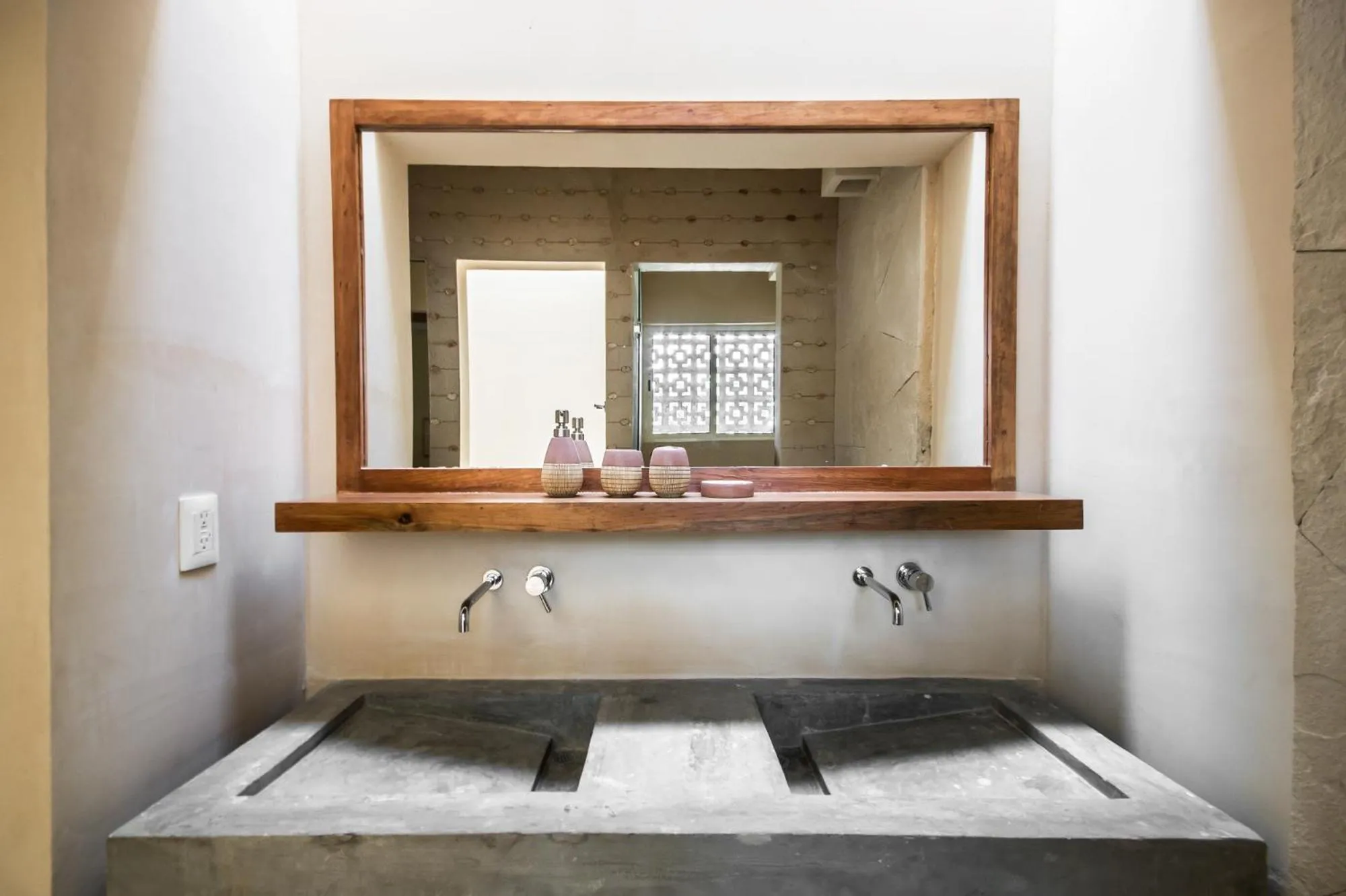 Bathroom in Waye Valladolid Centro - Sustainable, Authentic Experiences & Pet Friendly Boutique Hotel