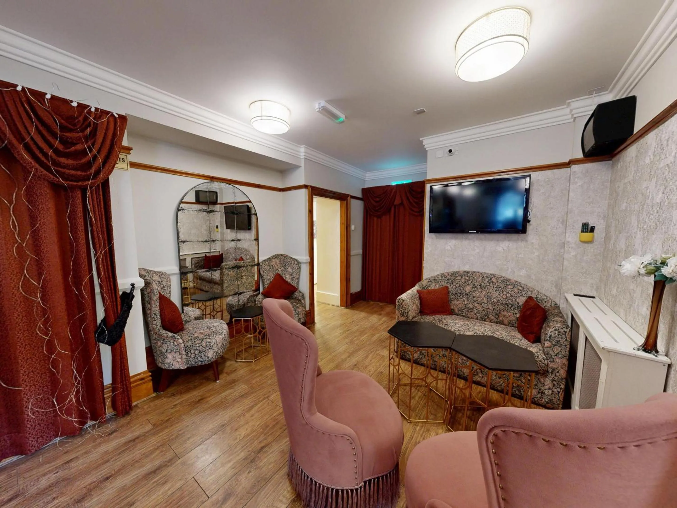 Lounge or bar in High Tor Hotel