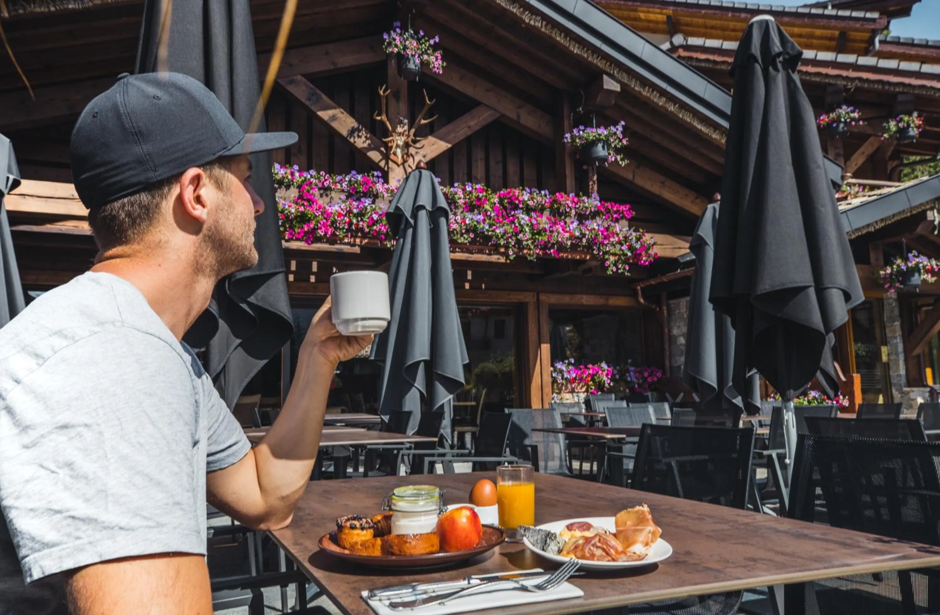 Patio in Les Gentianettes Hotel & Spa