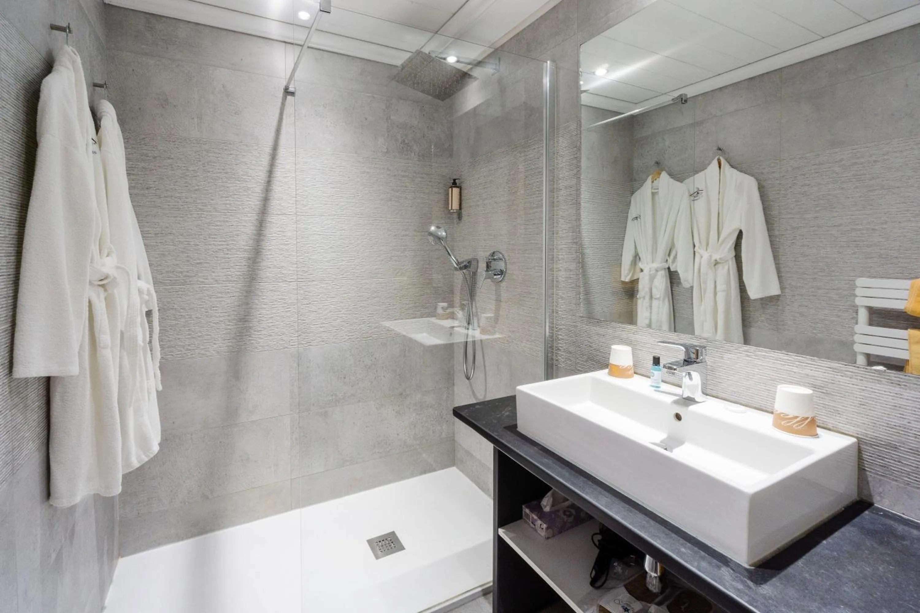 Shower in Les Gentianettes Hotel & Spa