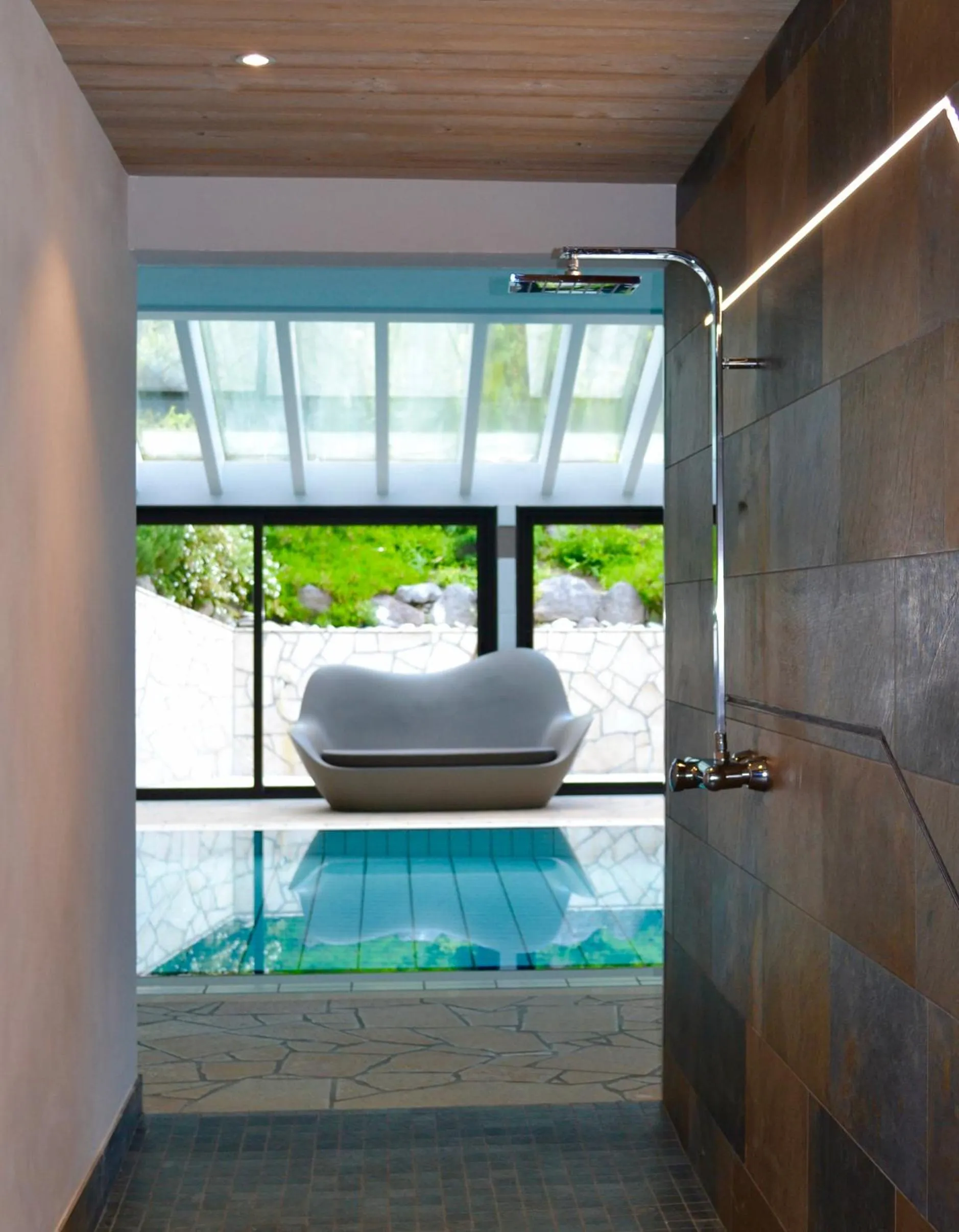 Swimming pool in Les Gentianettes Hotel & Spa