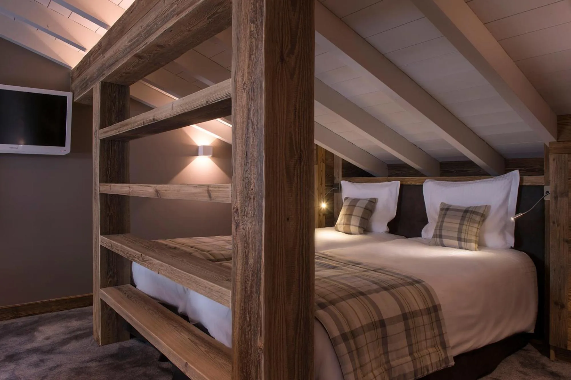 Bed in Les Gentianettes Hotel & Spa