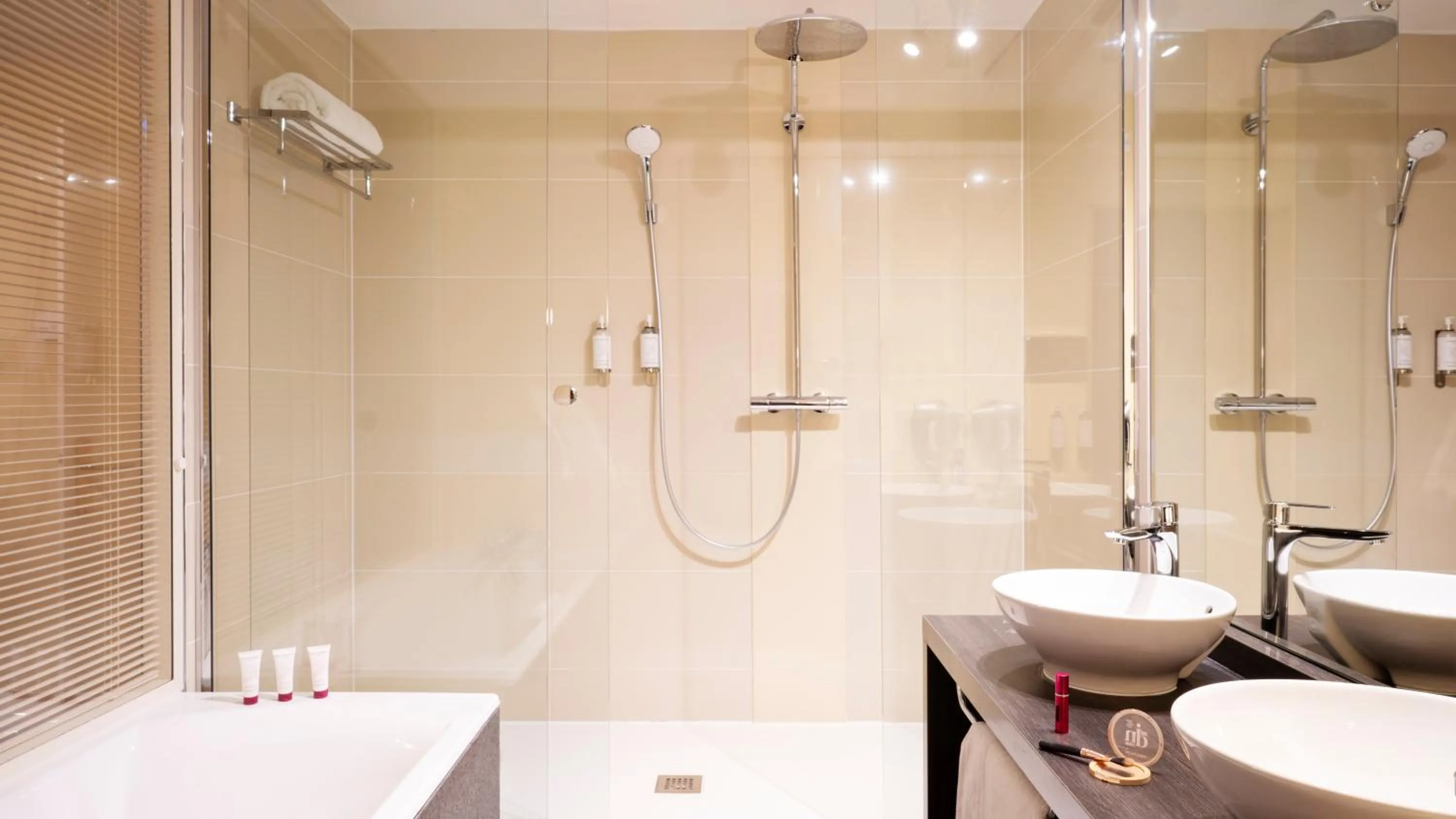 Bathroom in Residhome Suites Paris Sénart