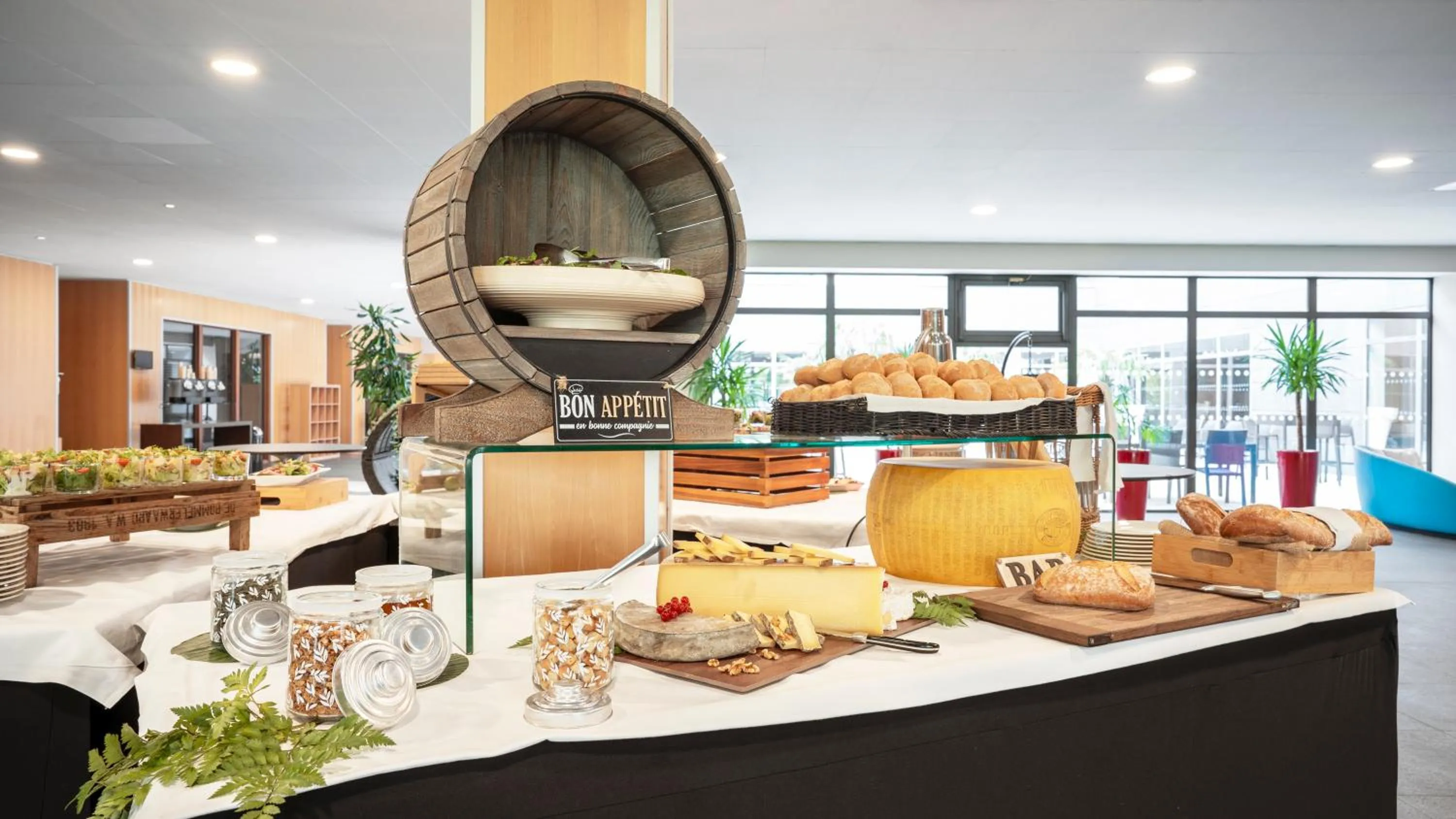 Restaurant/places to eat in Residhome Suites Paris Sénart