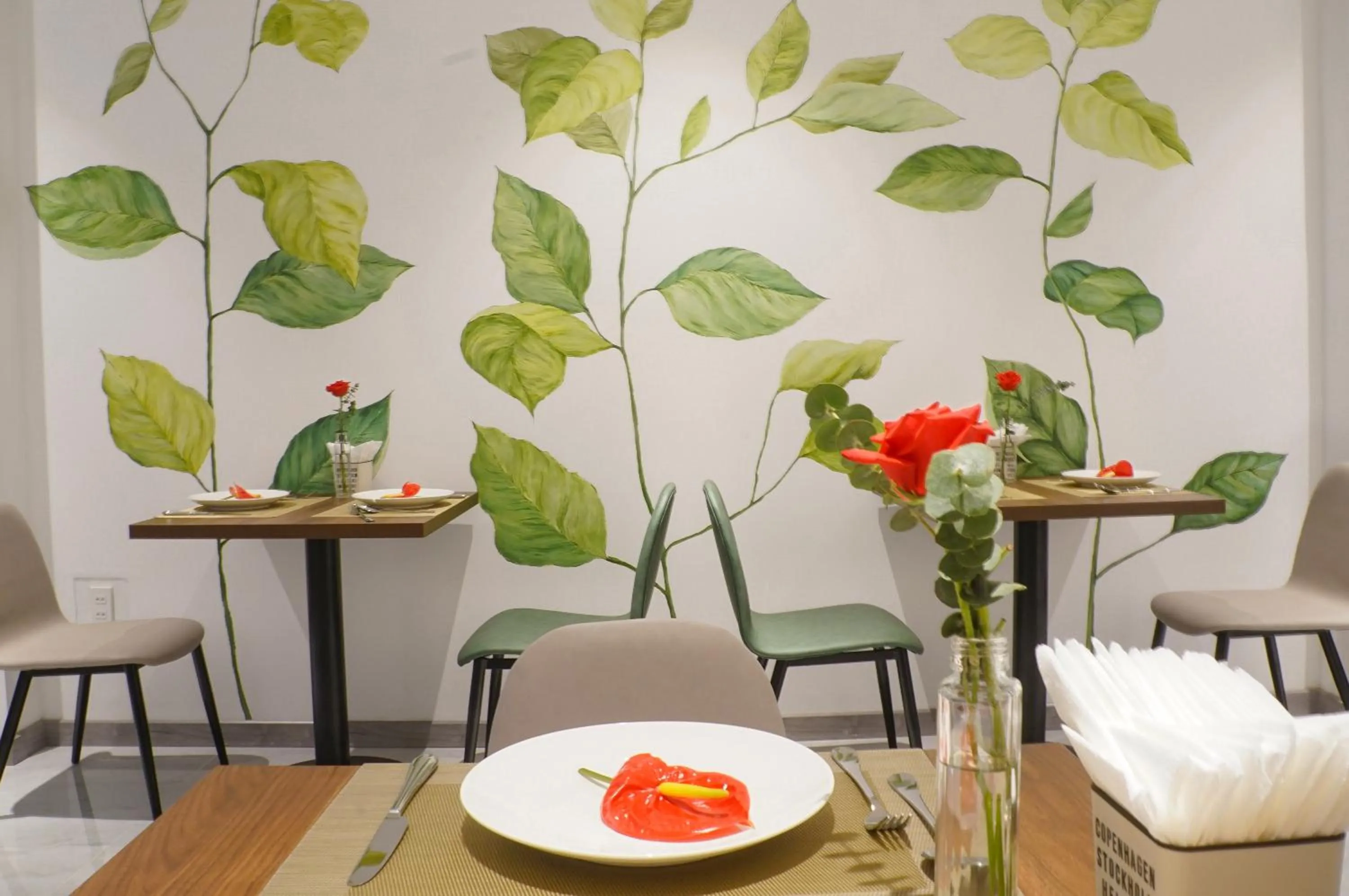 Restaurant/places to eat in PIANO HOTEL