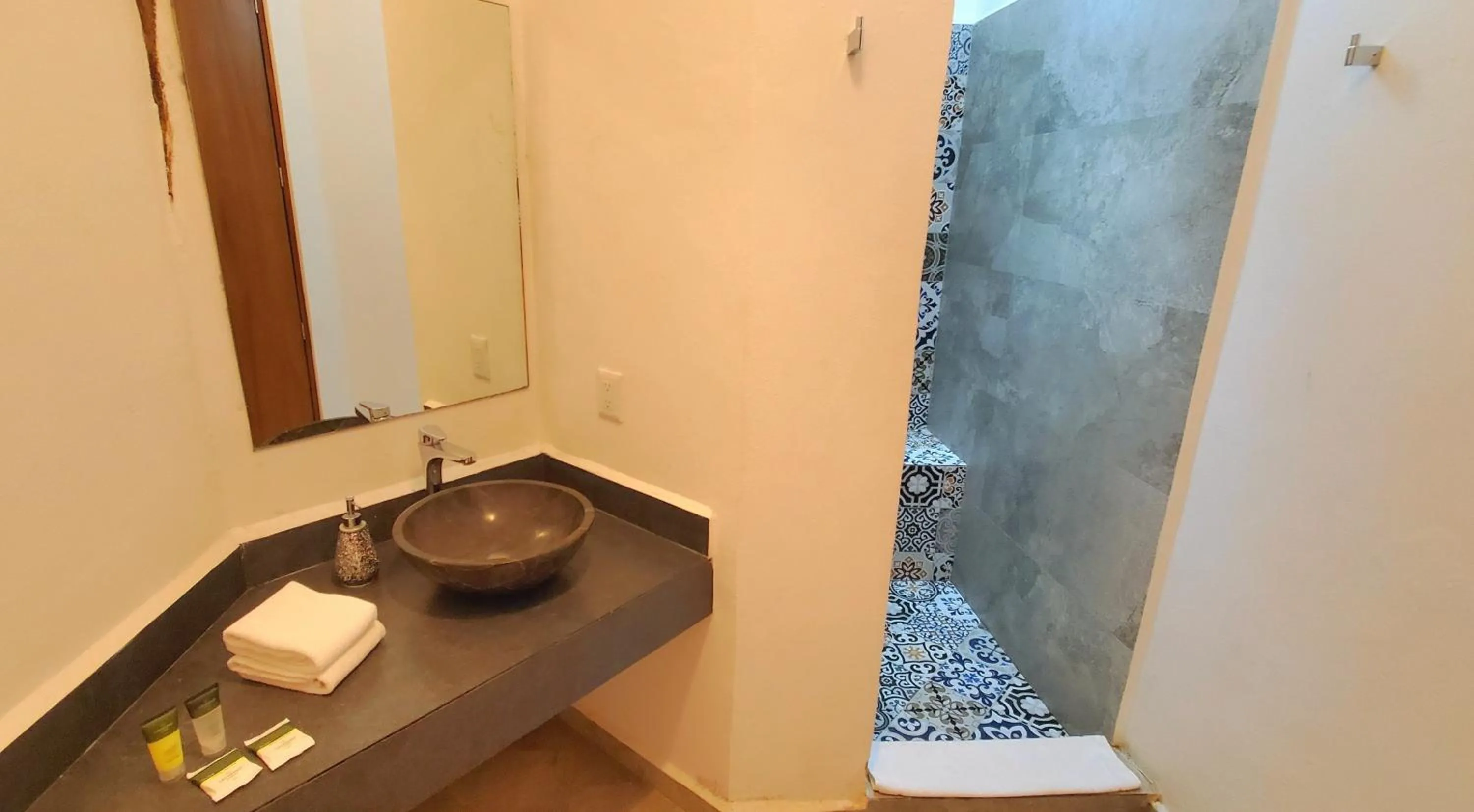 Shower in Hotel Ysuri San Pancho