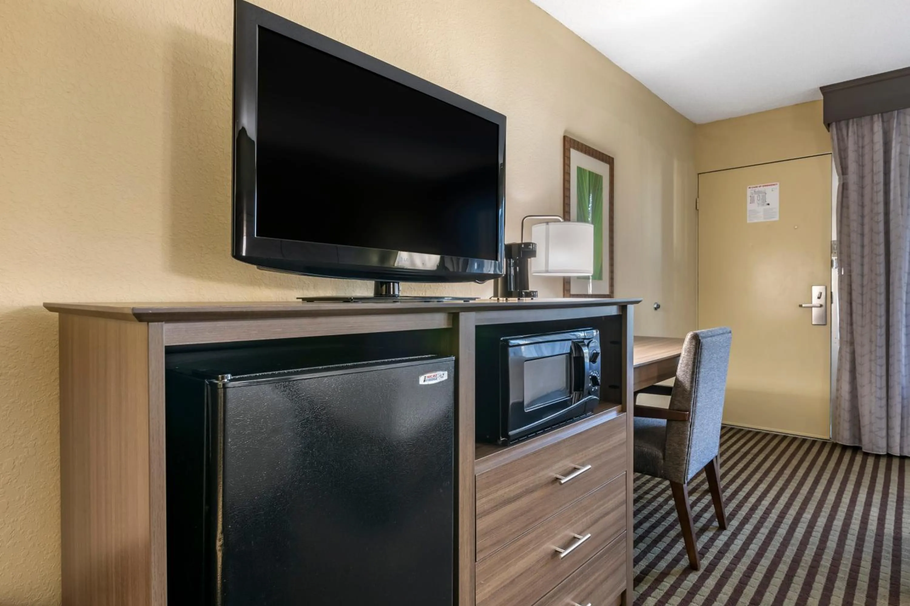 TV and multimedia in Best Western Downtown Stuart