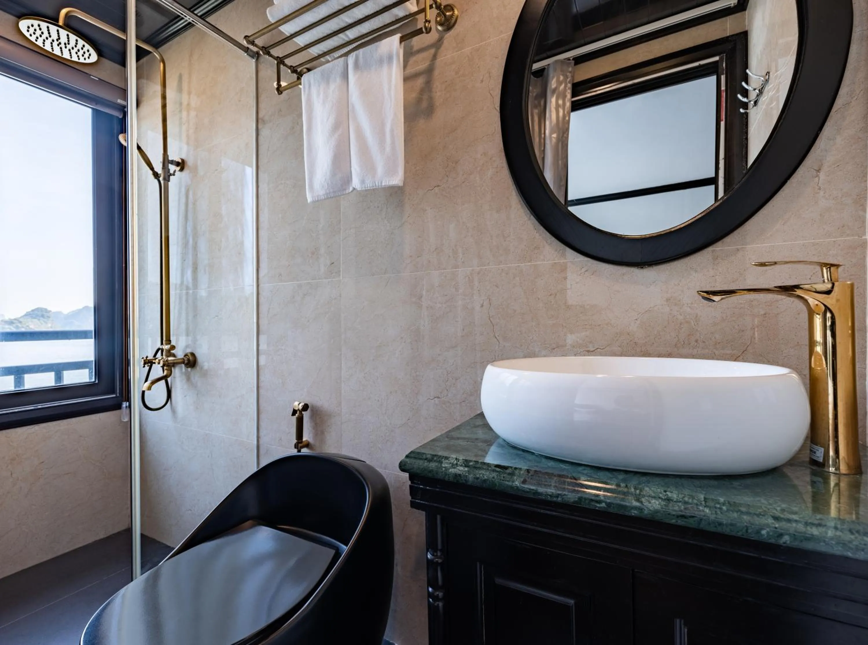 Bathroom in Rita Cruise