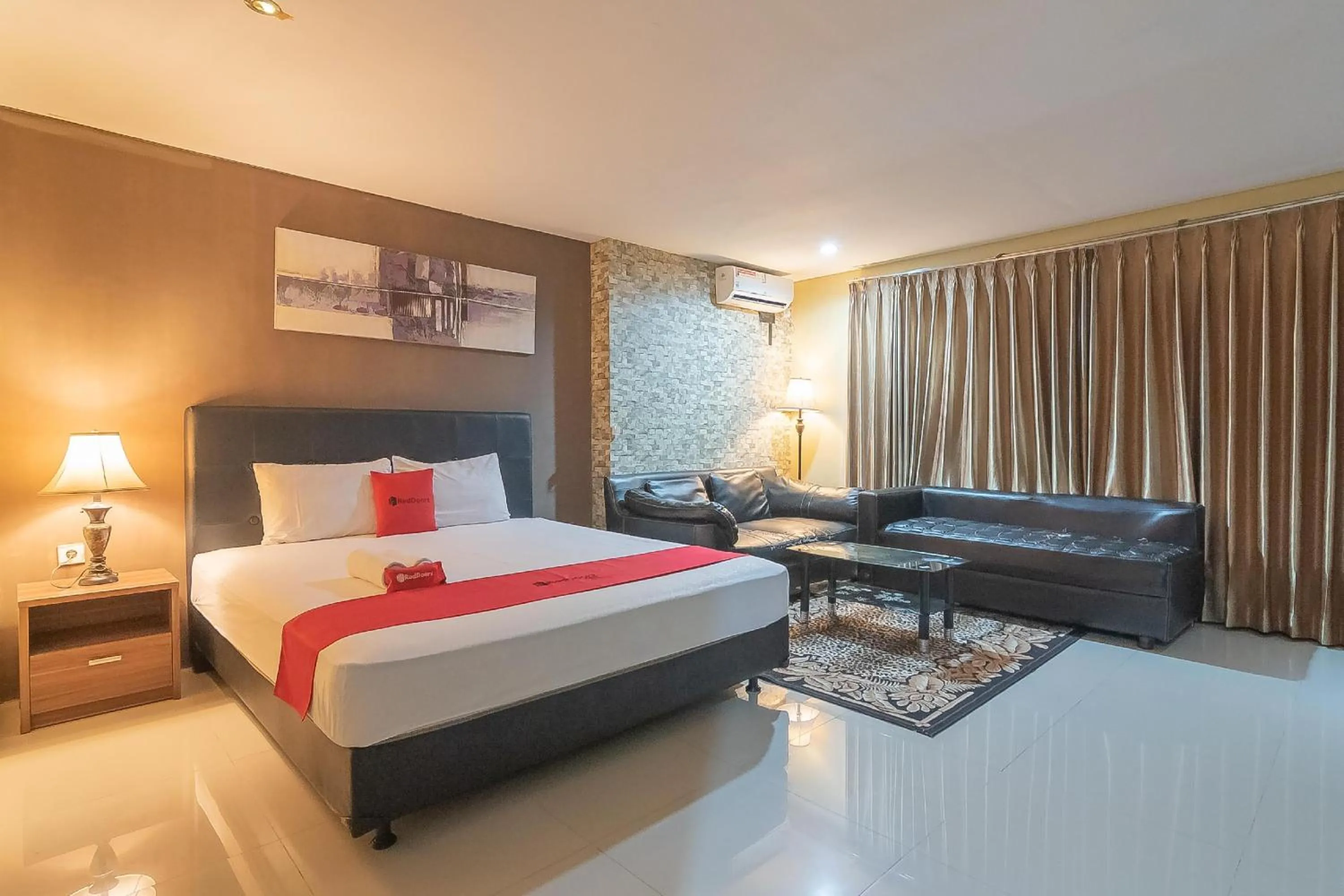 Bedroom, Bed in RedDoorz Plus near Sepinggan Airport 3 Balikpapan