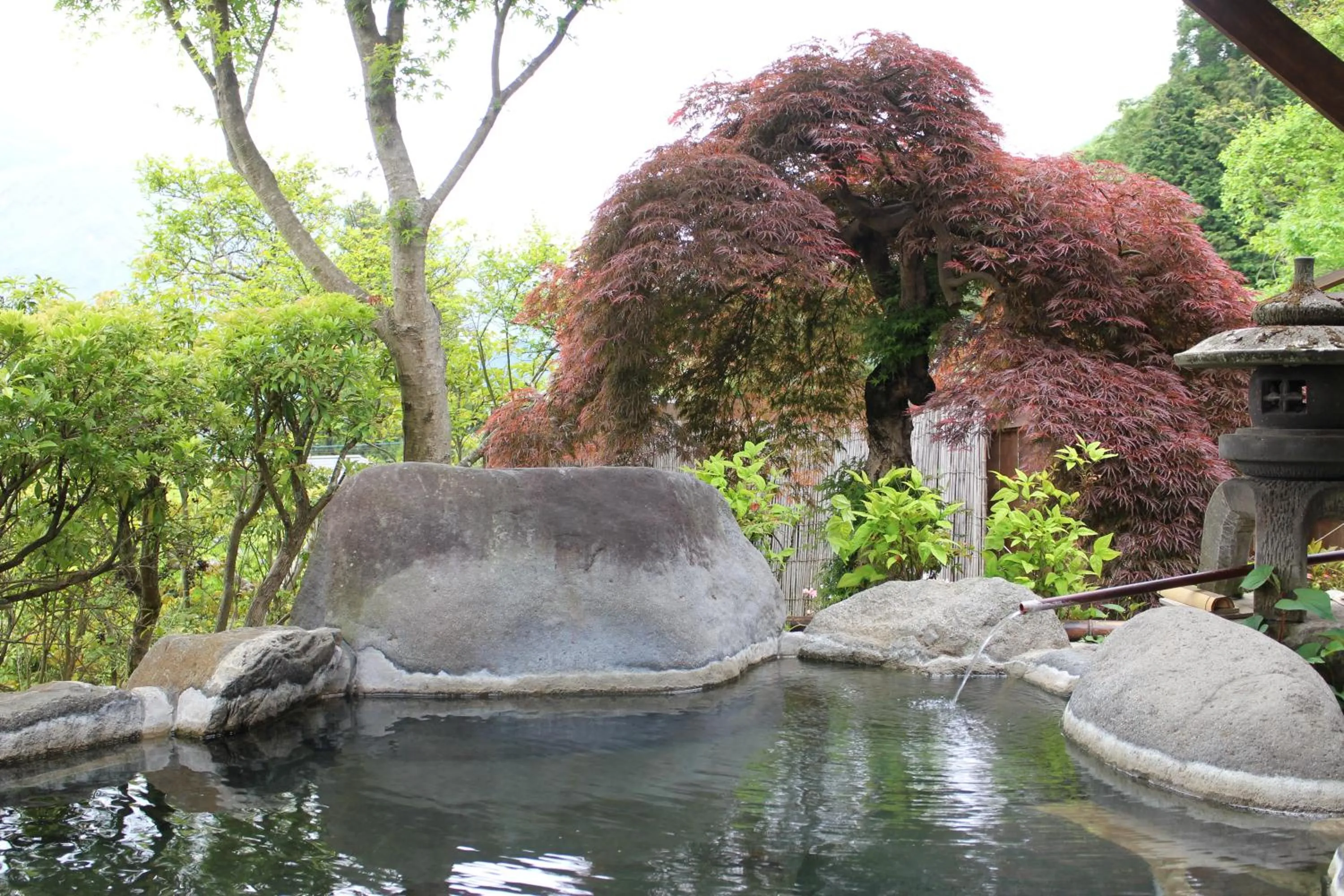 Hot Spring Bath in Yufuin-Sanso Waremokou