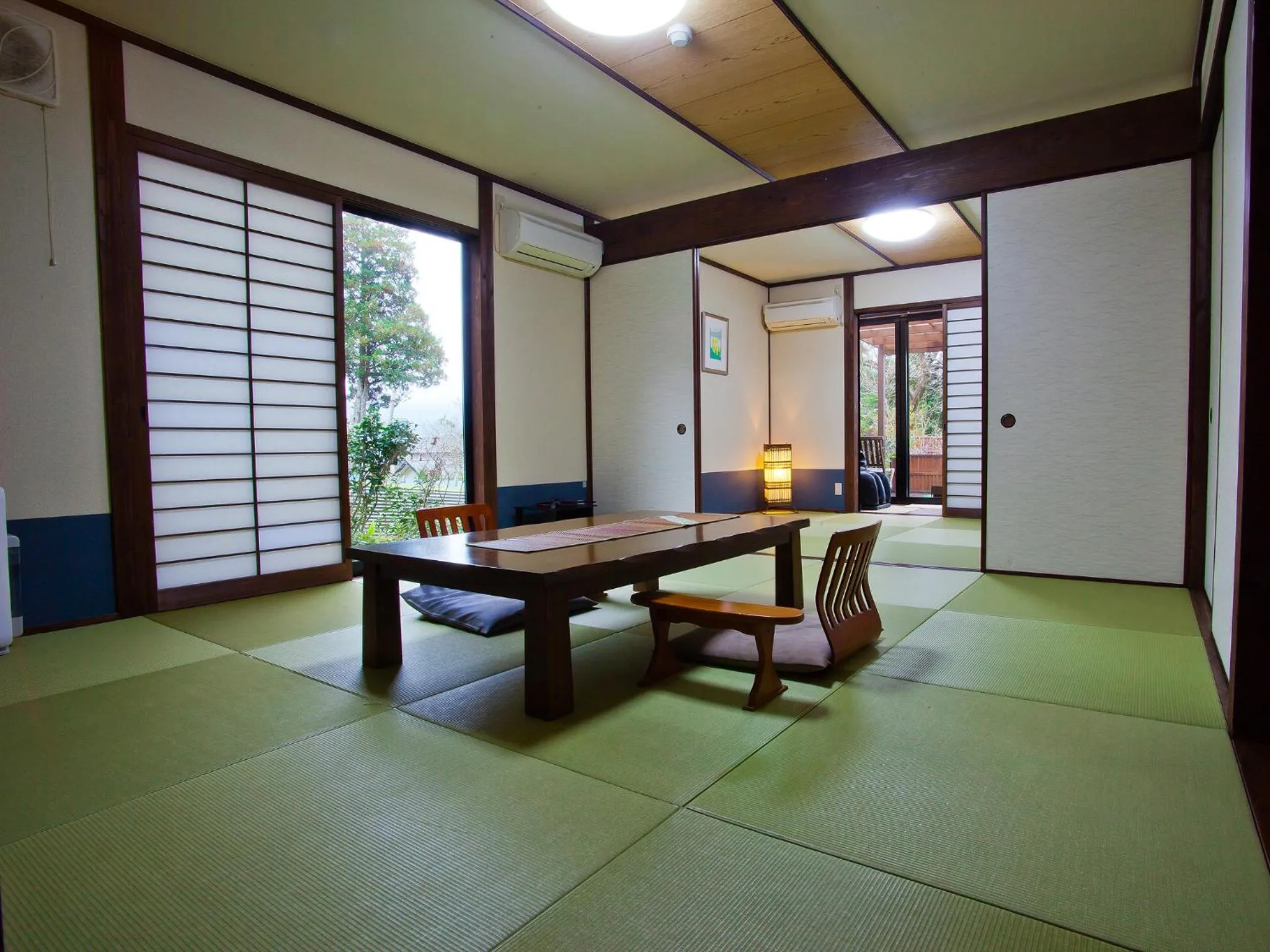 Photo of the whole room in Yufuin-Sanso Waremokou